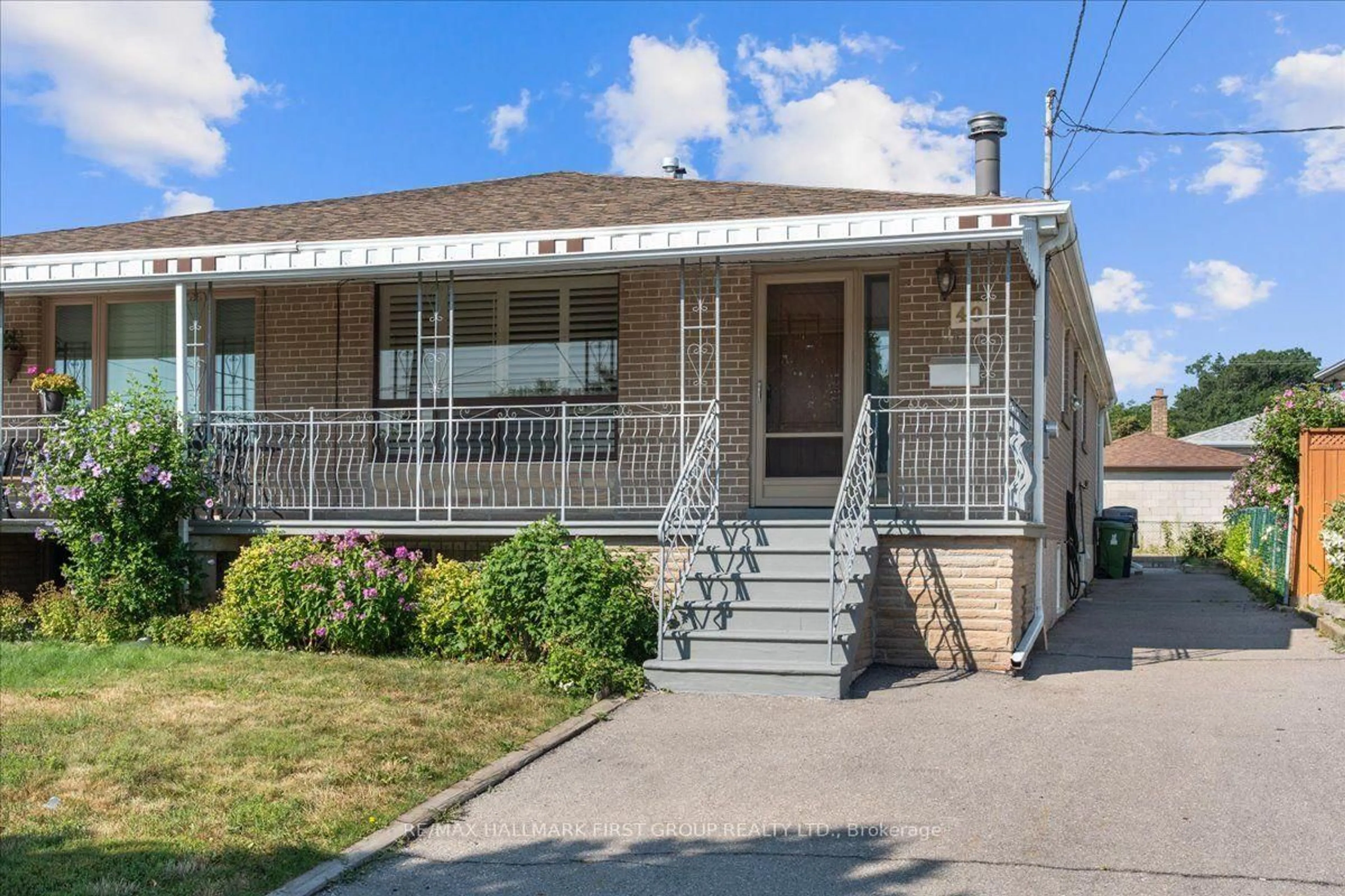 Home with vinyl exterior material, street for 40 Cherrylawn Ave, Toronto Ontario M9L 2B4