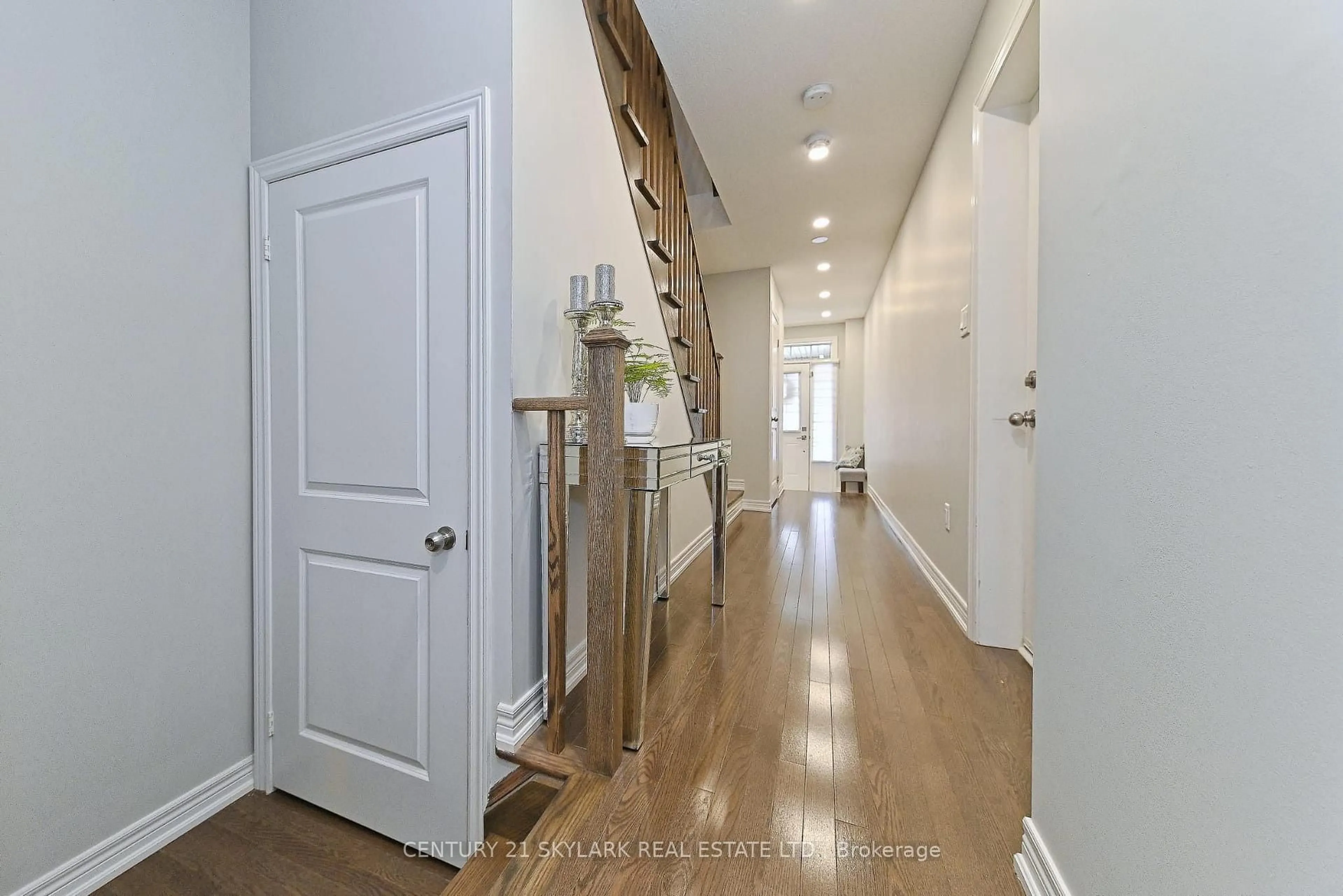 Indoor entryway for 126 Fruitvale Circ, Brampton Ontario L7A 5C1