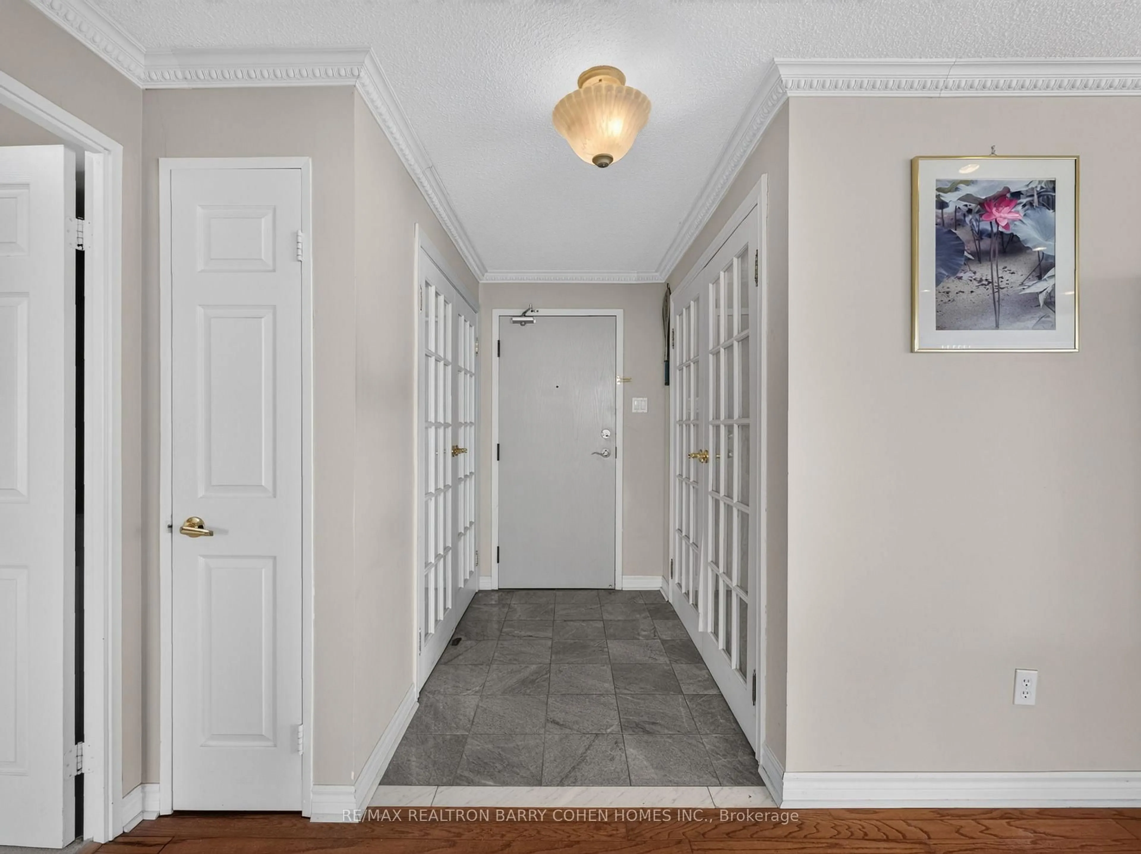 Indoor entryway for 700 Constellation Dr #2009, Mississauga Ontario L5R 3G8