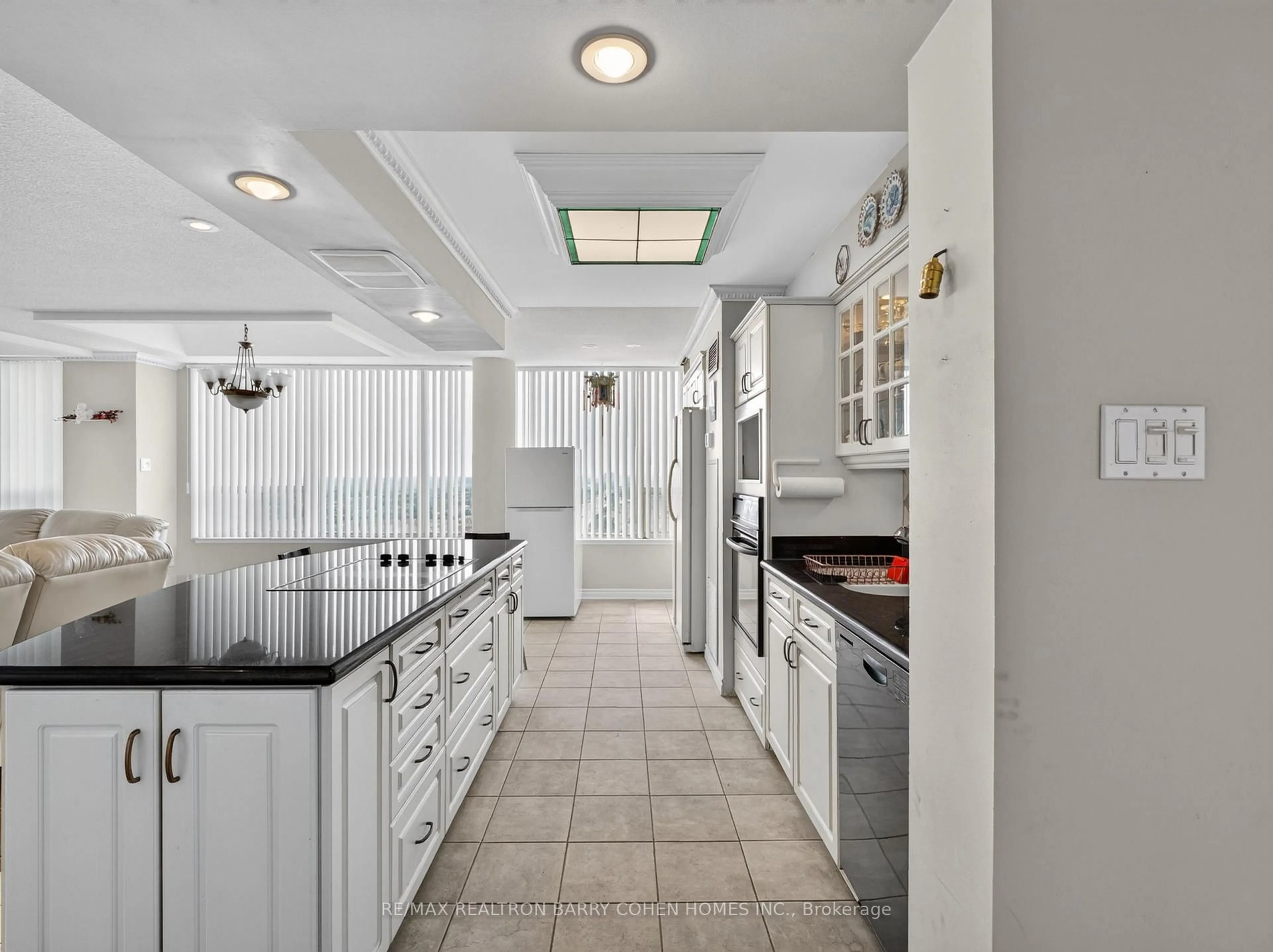 Contemporary kitchen, ceramic/tile floor for 700 Constellation Dr #2009, Mississauga Ontario L5R 3G8