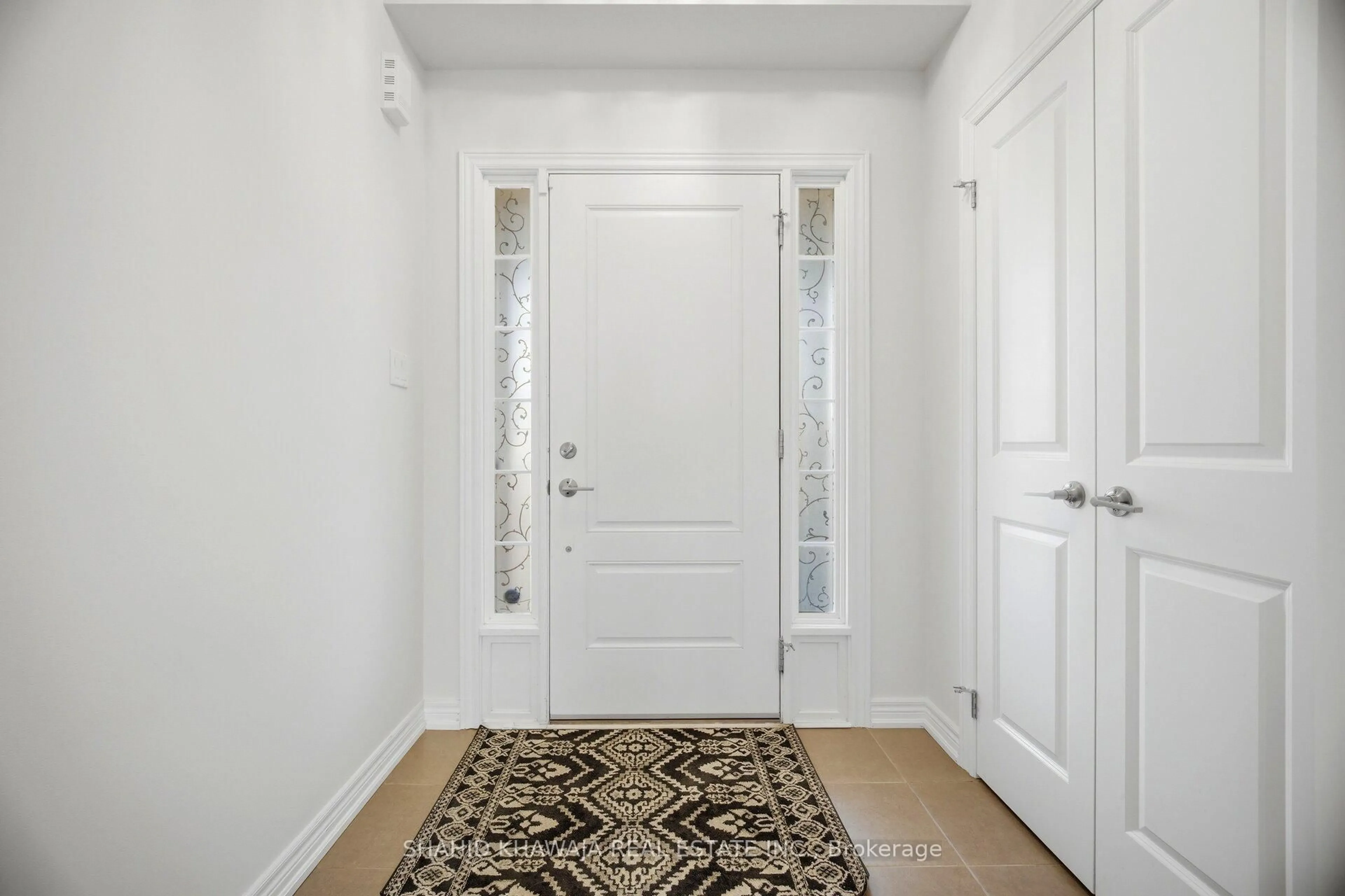 Indoor entryway for 1504 Shade Lane, Milton Ontario L9E 1B9