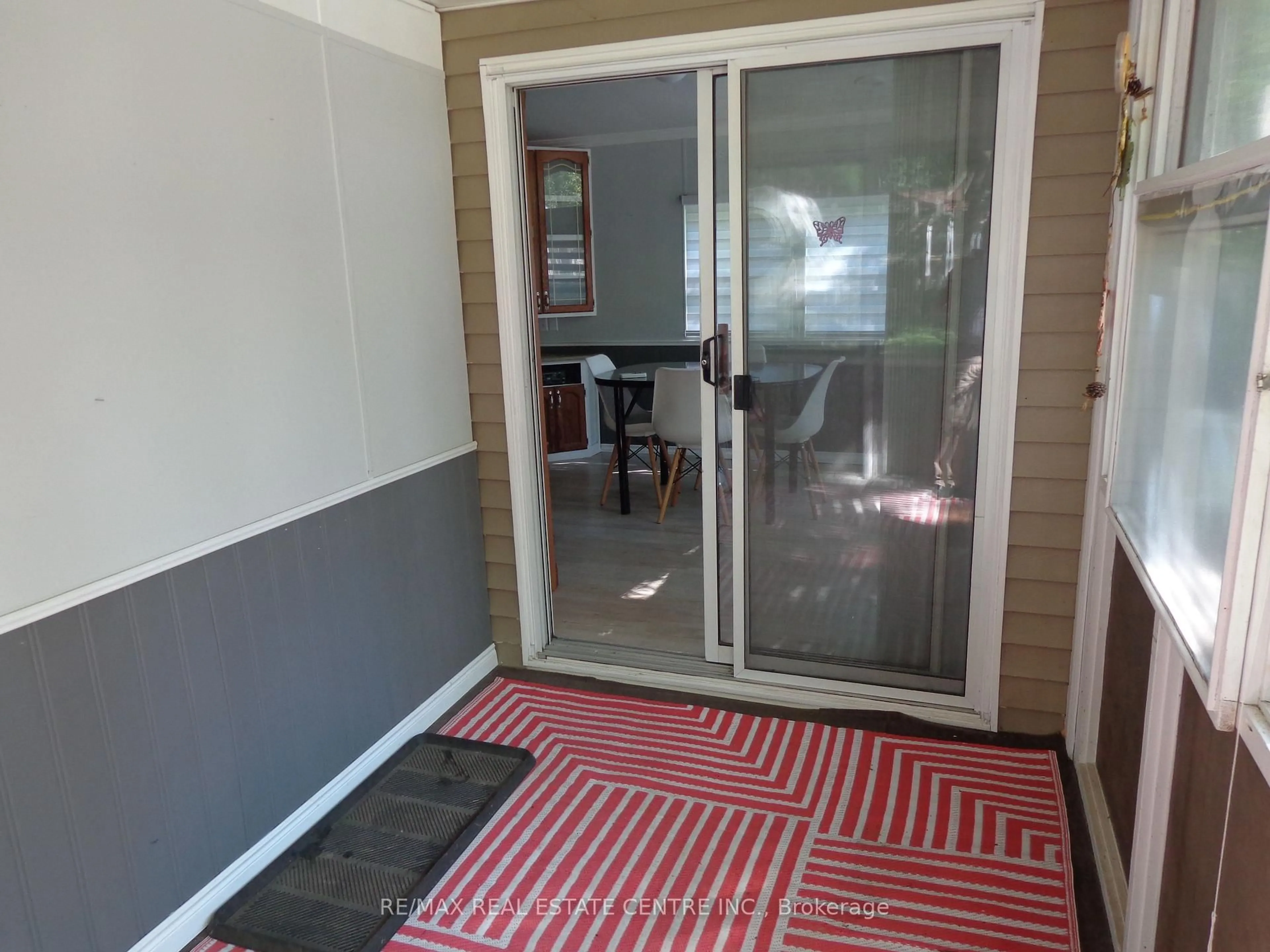 Indoor entryway for 1652 Puddicombre Rd #422, Toronto Ontario N3A 2Z4