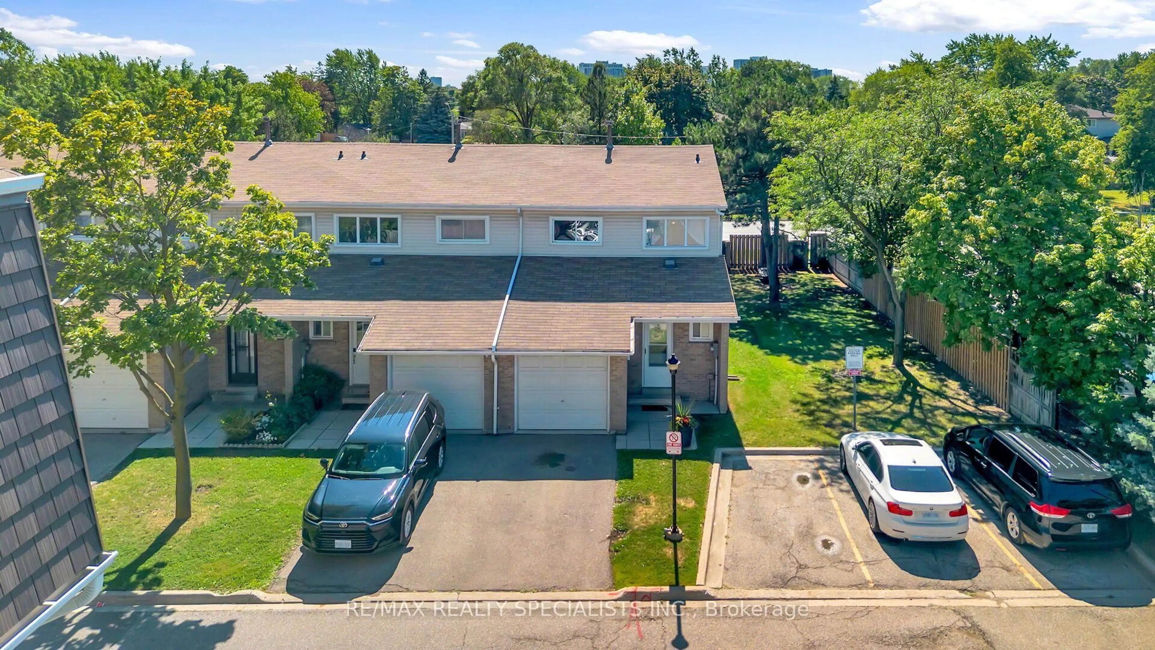 A pic from outside/outdoor area/front of a property/back of a property/a pic from drone, street for 155 Enderby Cres, Brampton Ontario L6T 4C7