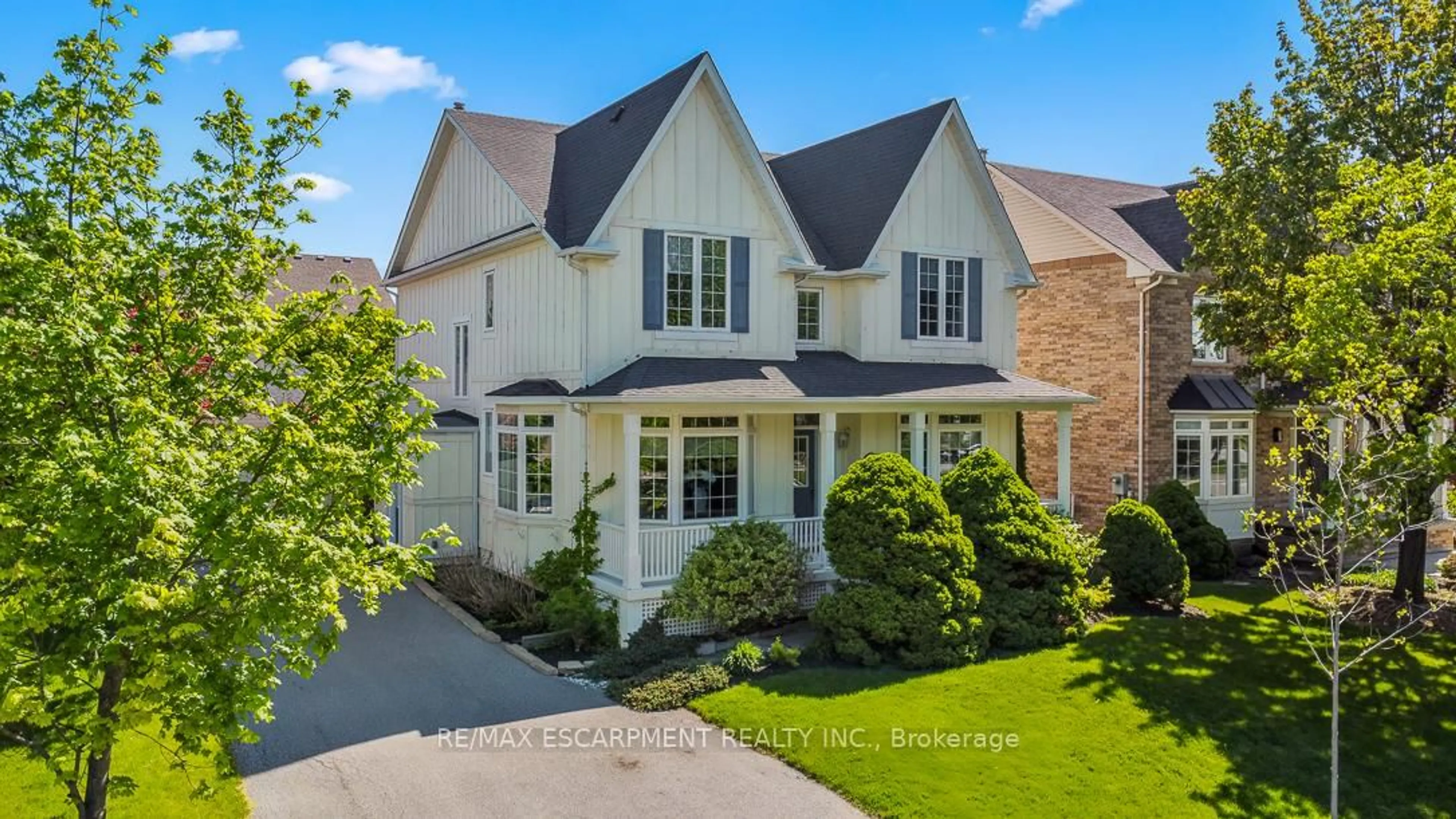Home with brick exterior material, street for 7049 Gaslamp Walk, Mississauga Ontario L5W 1A4