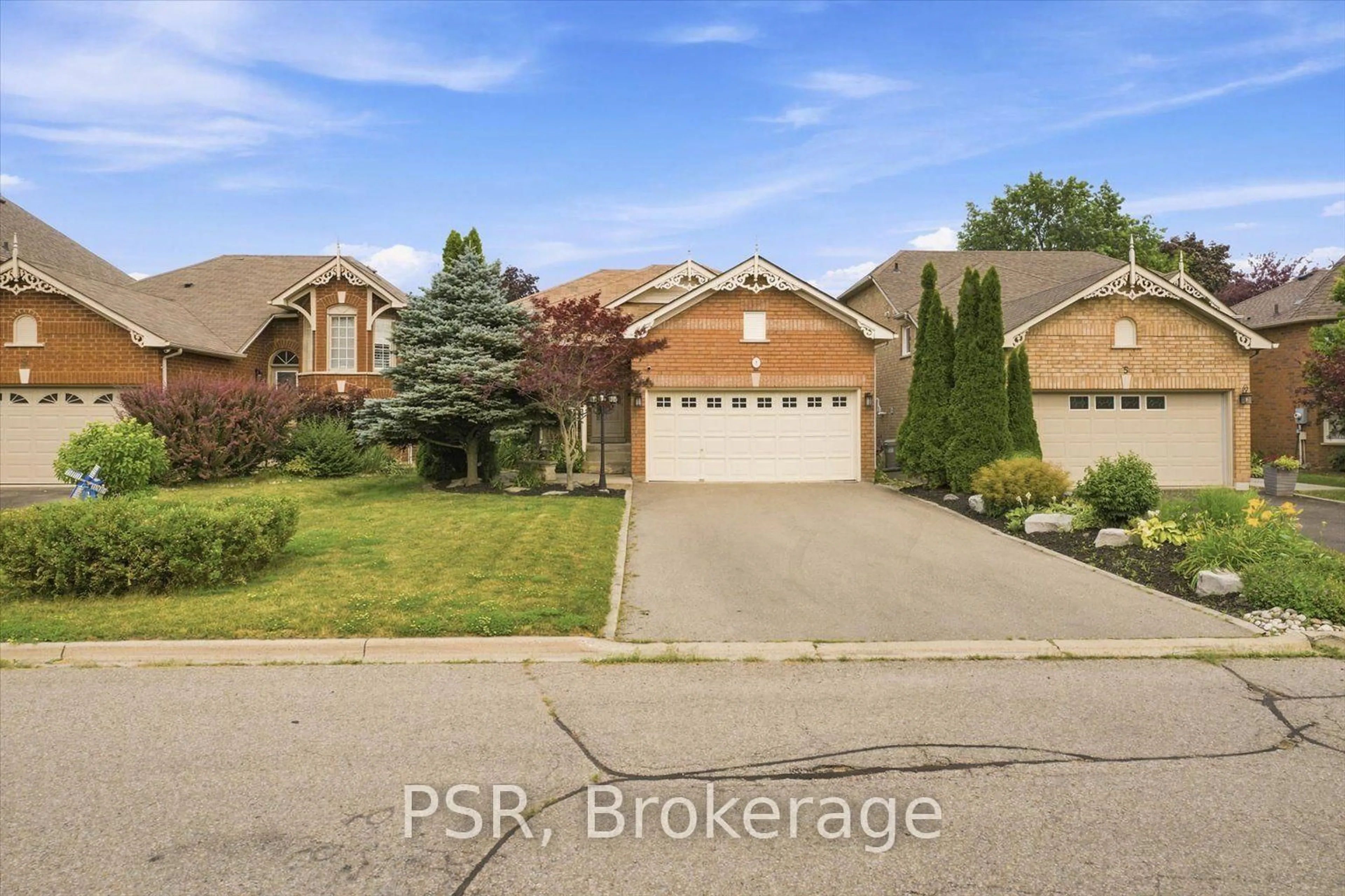 A pic from outside/outdoor area/front of a property/back of a property/a pic from drone, street for 7 Bradwick Crt, Caledon Ontario L7C 1C9