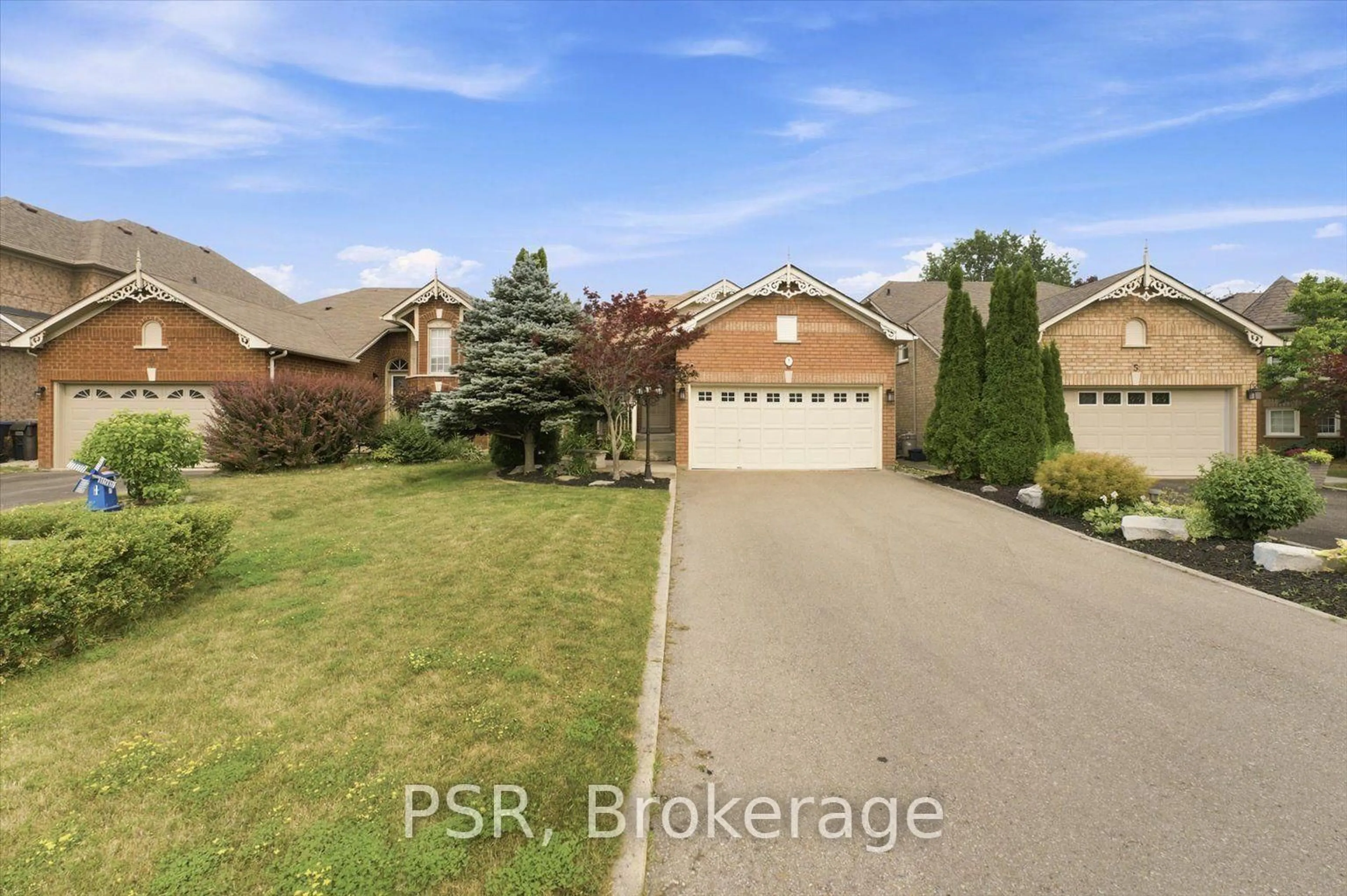 A pic from outside/outdoor area/front of a property/back of a property/a pic from drone, street for 7 Bradwick Crt, Caledon Ontario L7C 1C9