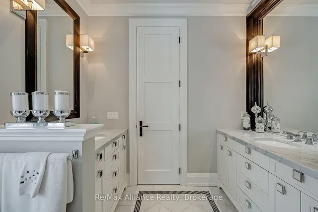 379 River Side Dr, Oakville 5