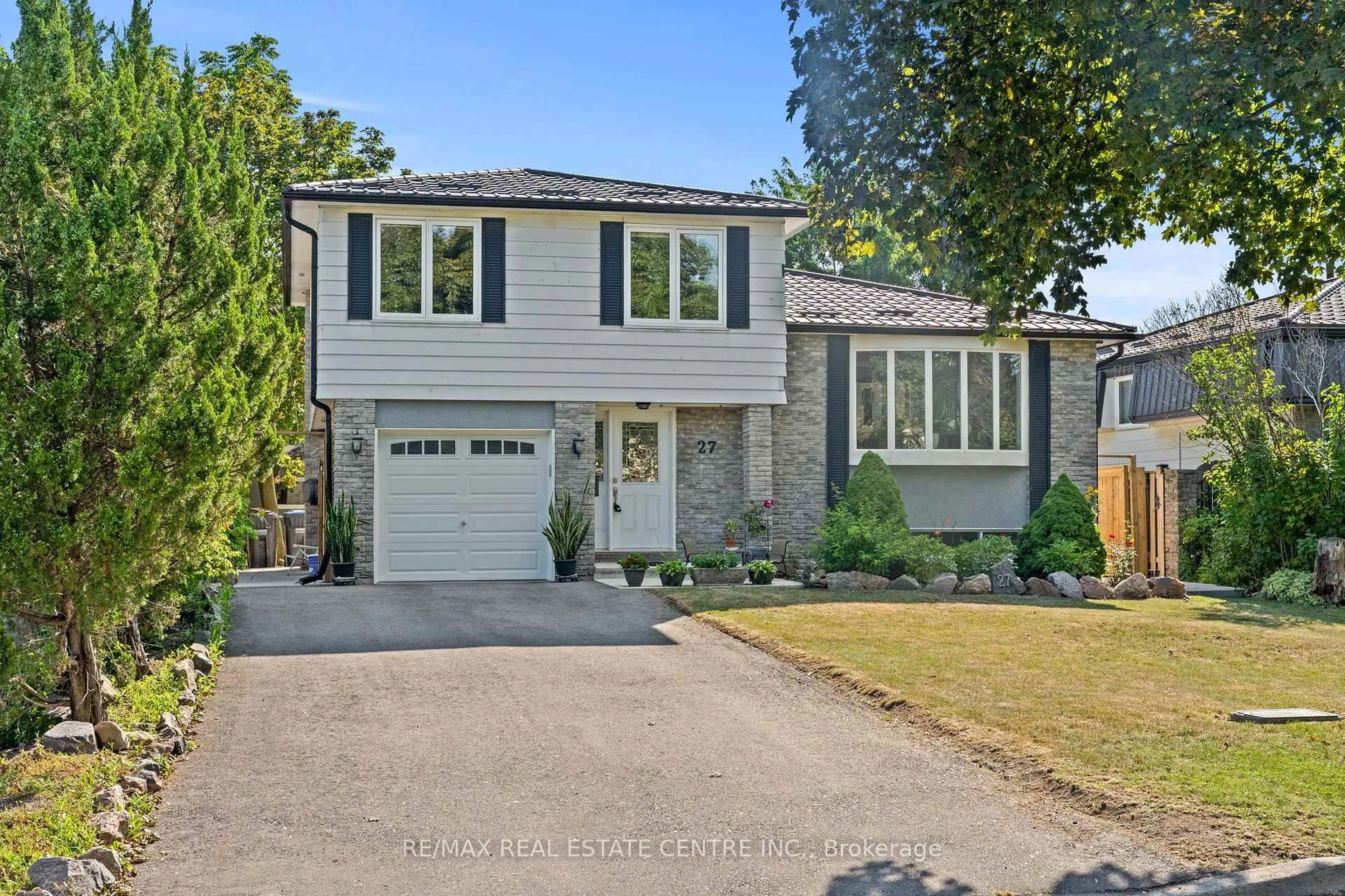 Home with brick exterior material, street for 27 Jefferson Rd, Brampton Ontario L6S 2G6