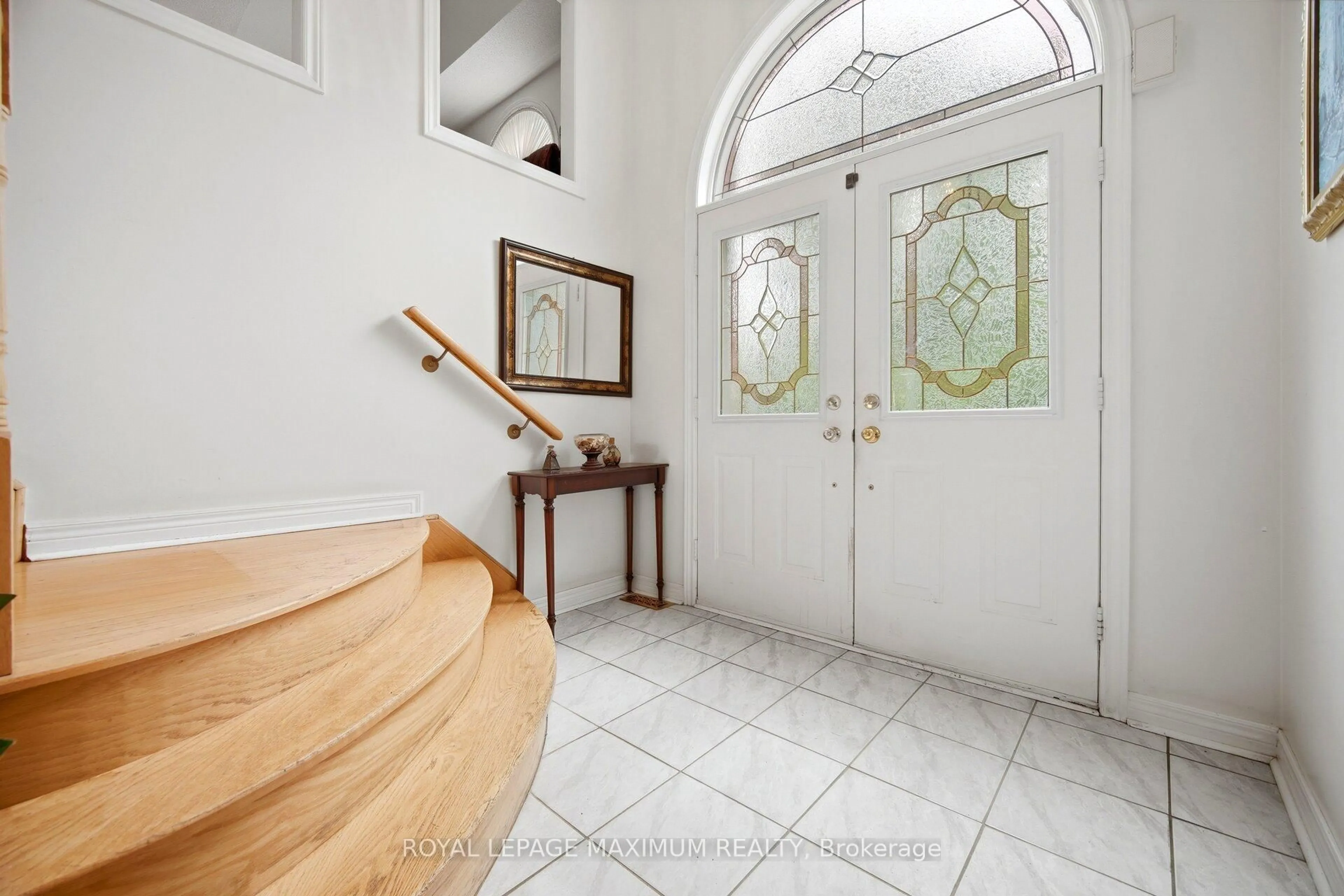 Indoor entryway for 34 Kirkwood Cres, Caledon Ontario L7C 1B8