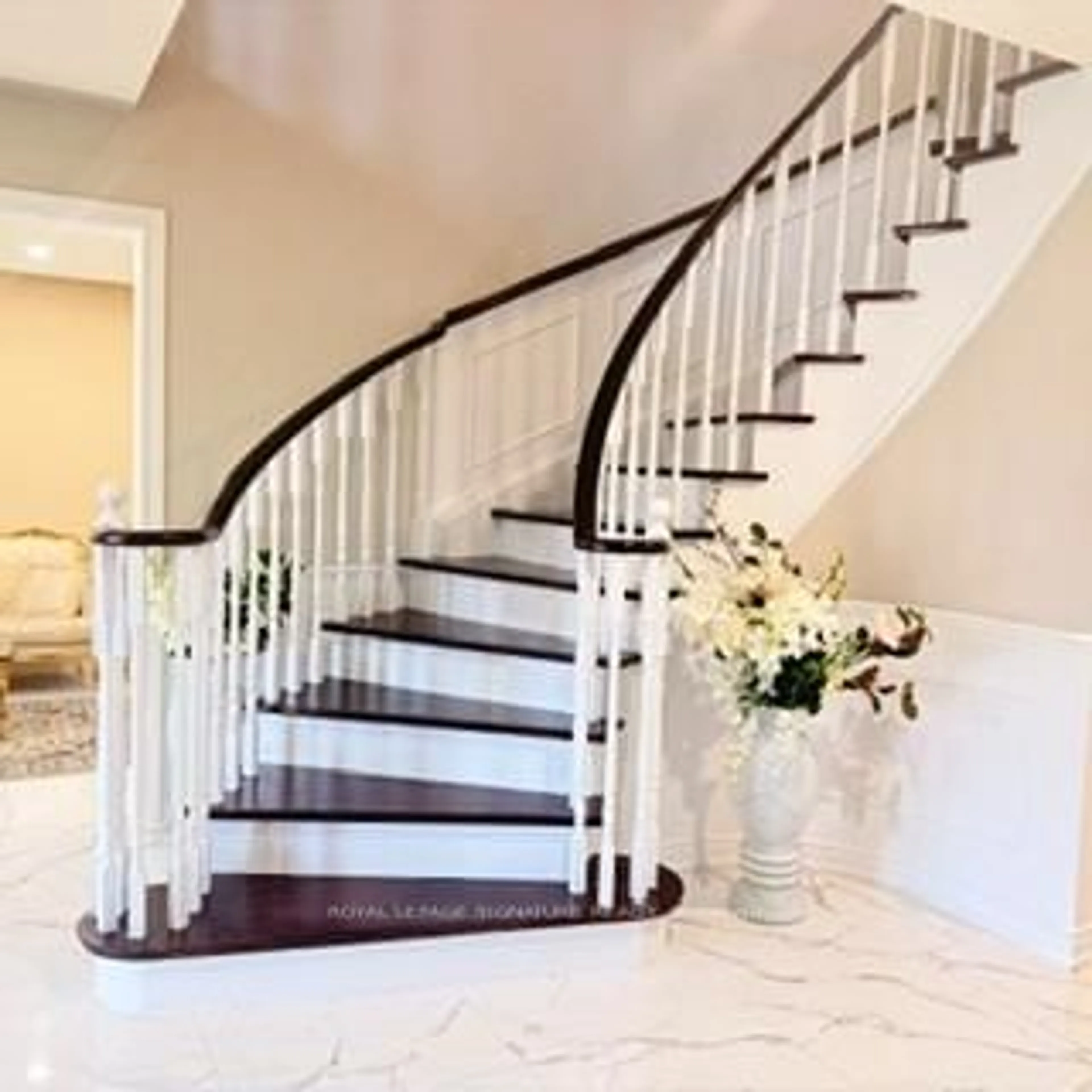 Stairs for 3388 Trelawny Circ, Mississauga Ontario L5N 6N6