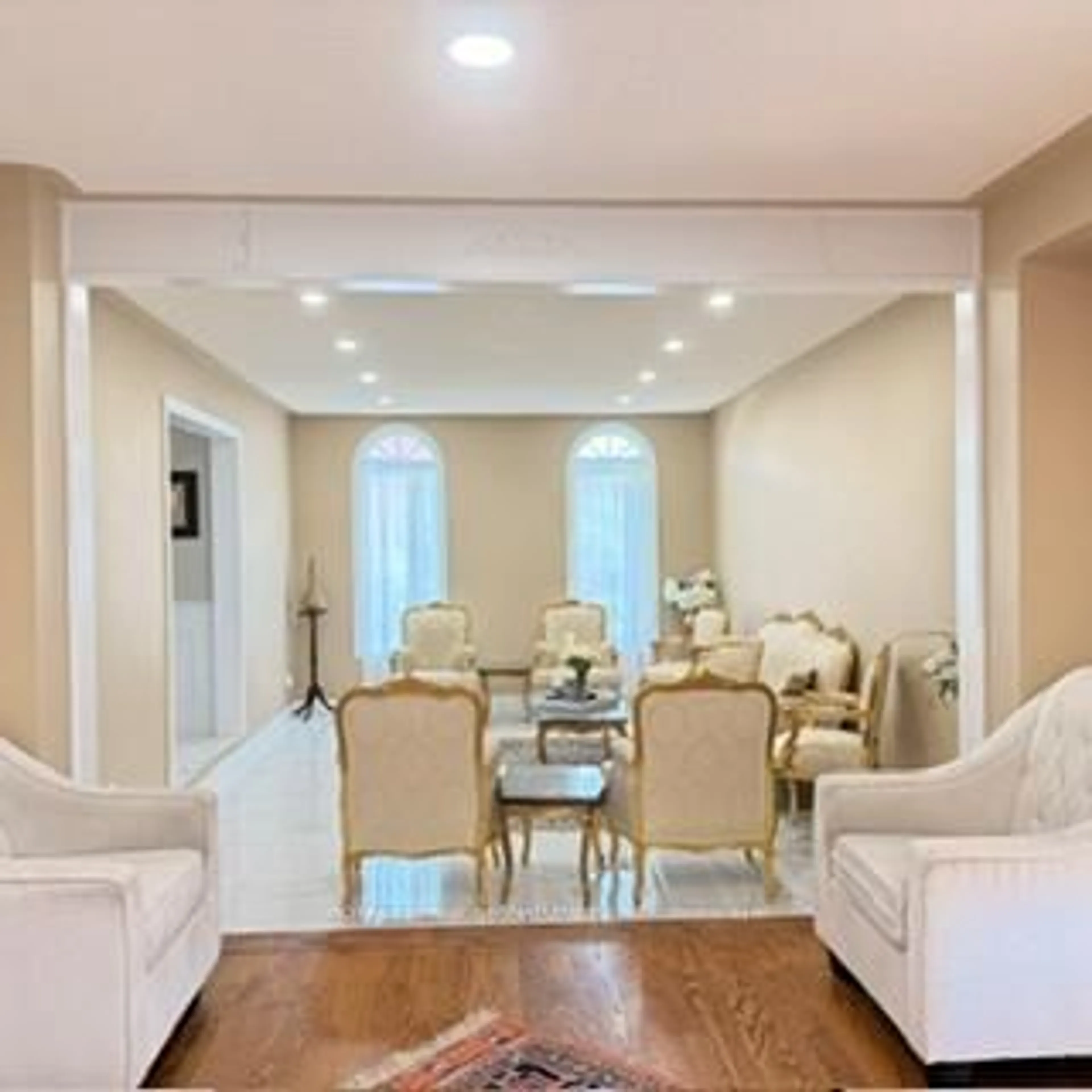 Living room with furniture, unknown for 3388 Trelawny Circ, Mississauga Ontario L5N 6N6