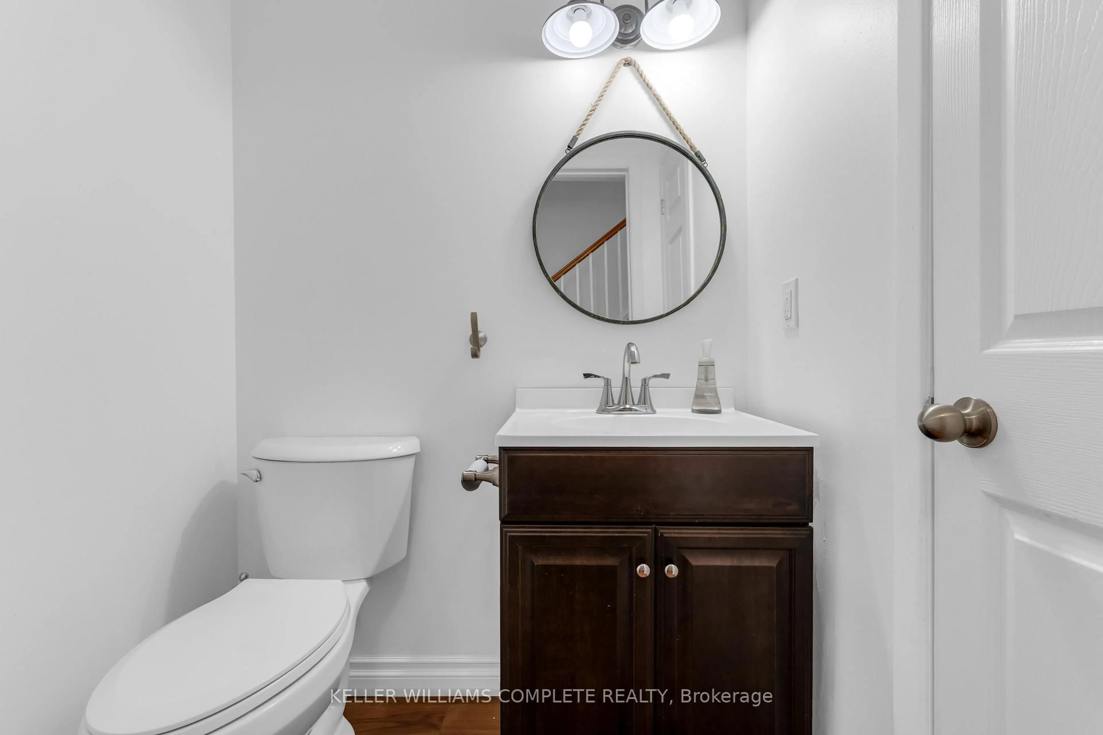 Standard bathroom, ceramic/tile floor for 3008 PALMER Dr #2, Burlington Ontario L7M 1L2