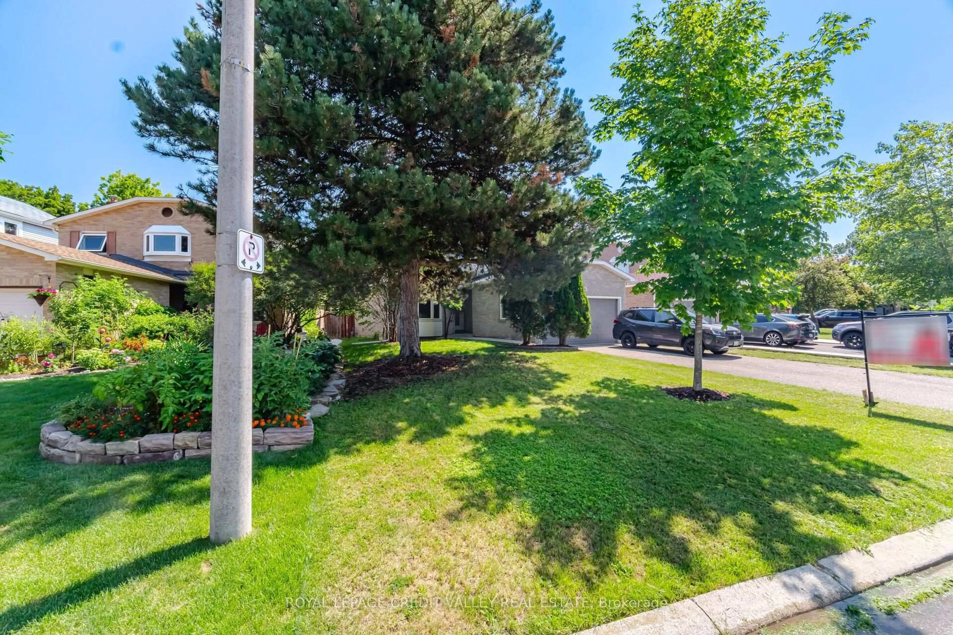 Patio, street for 49 Sutter Ave, Brampton Ontario L6Z 1G6