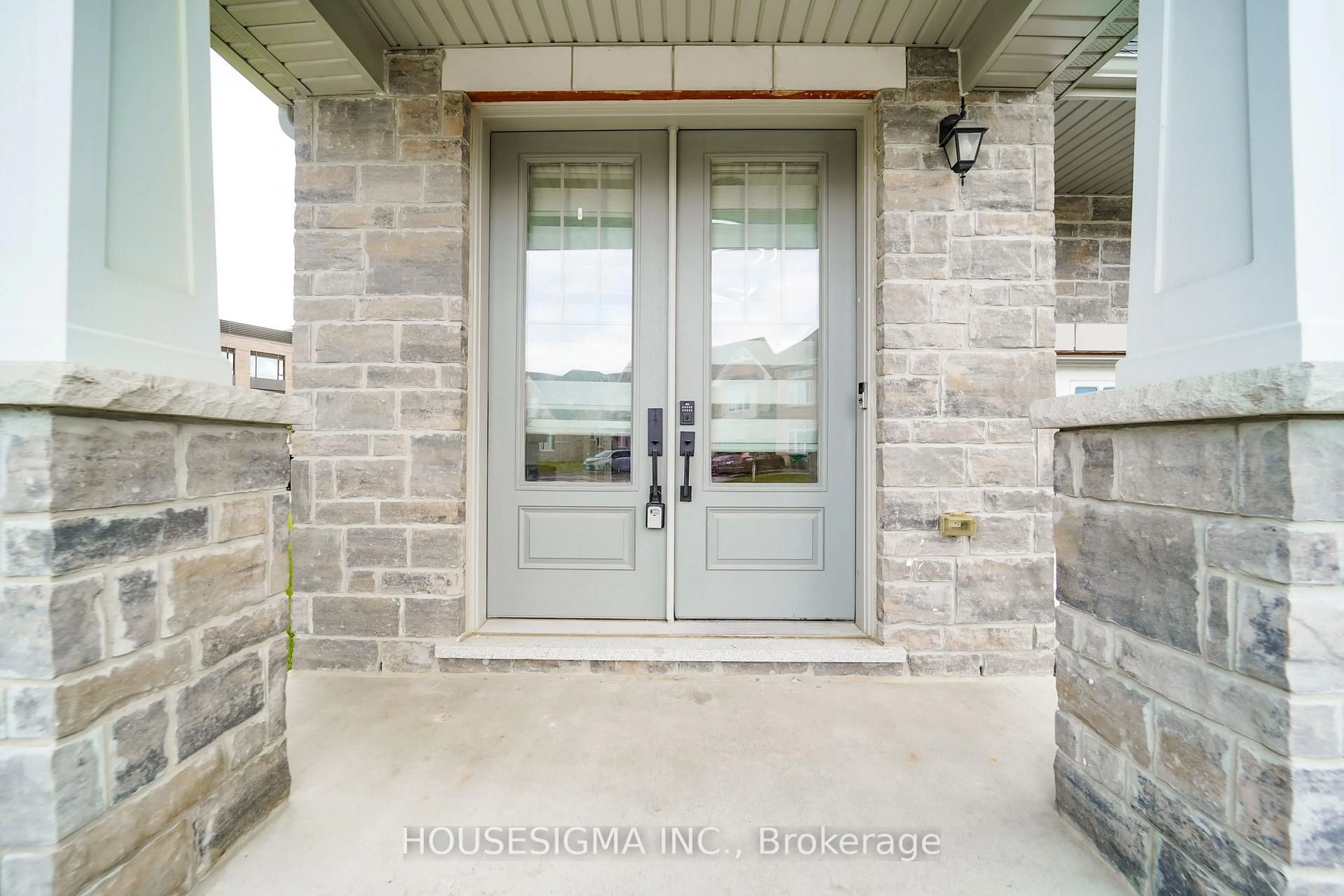 Indoor entryway for 62 Royal Fern Cres, Caledon Ontario L7C 4H1