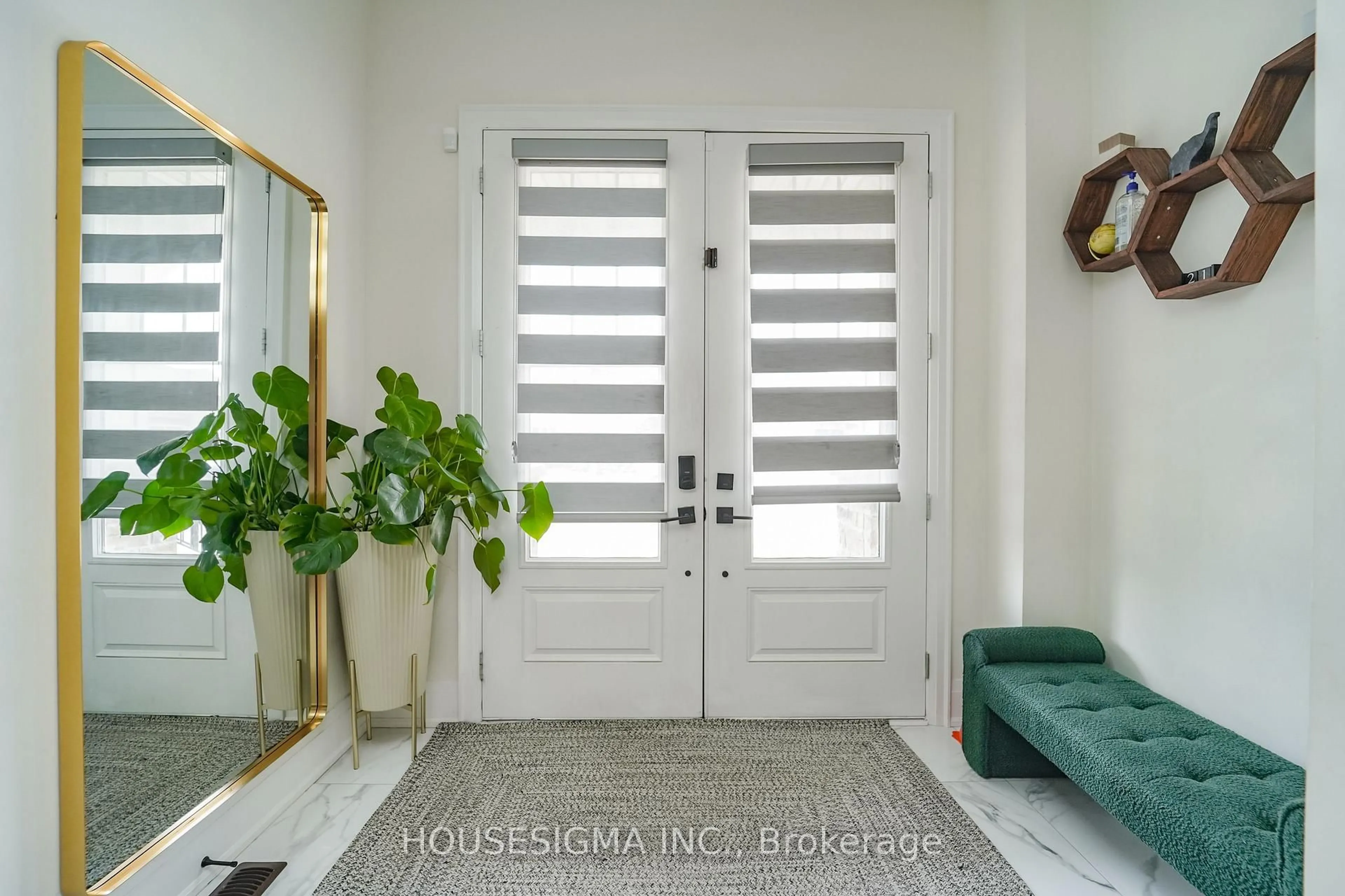 Indoor entryway for 62 Royal Fern Cres, Caledon Ontario L7C 4H1