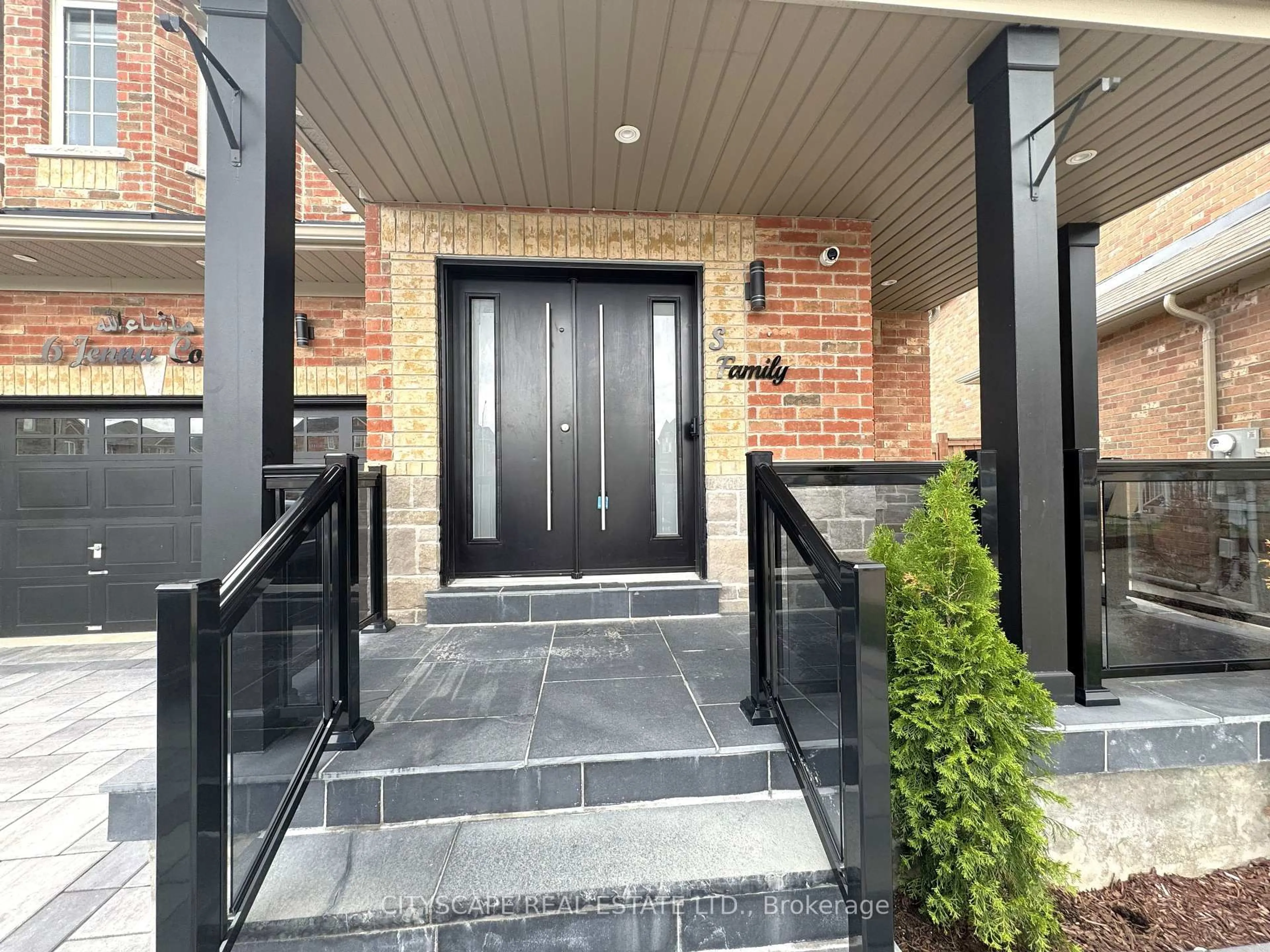 Indoor entryway for 6 Jenna Crt, Brampton Ontario L6R 3P5