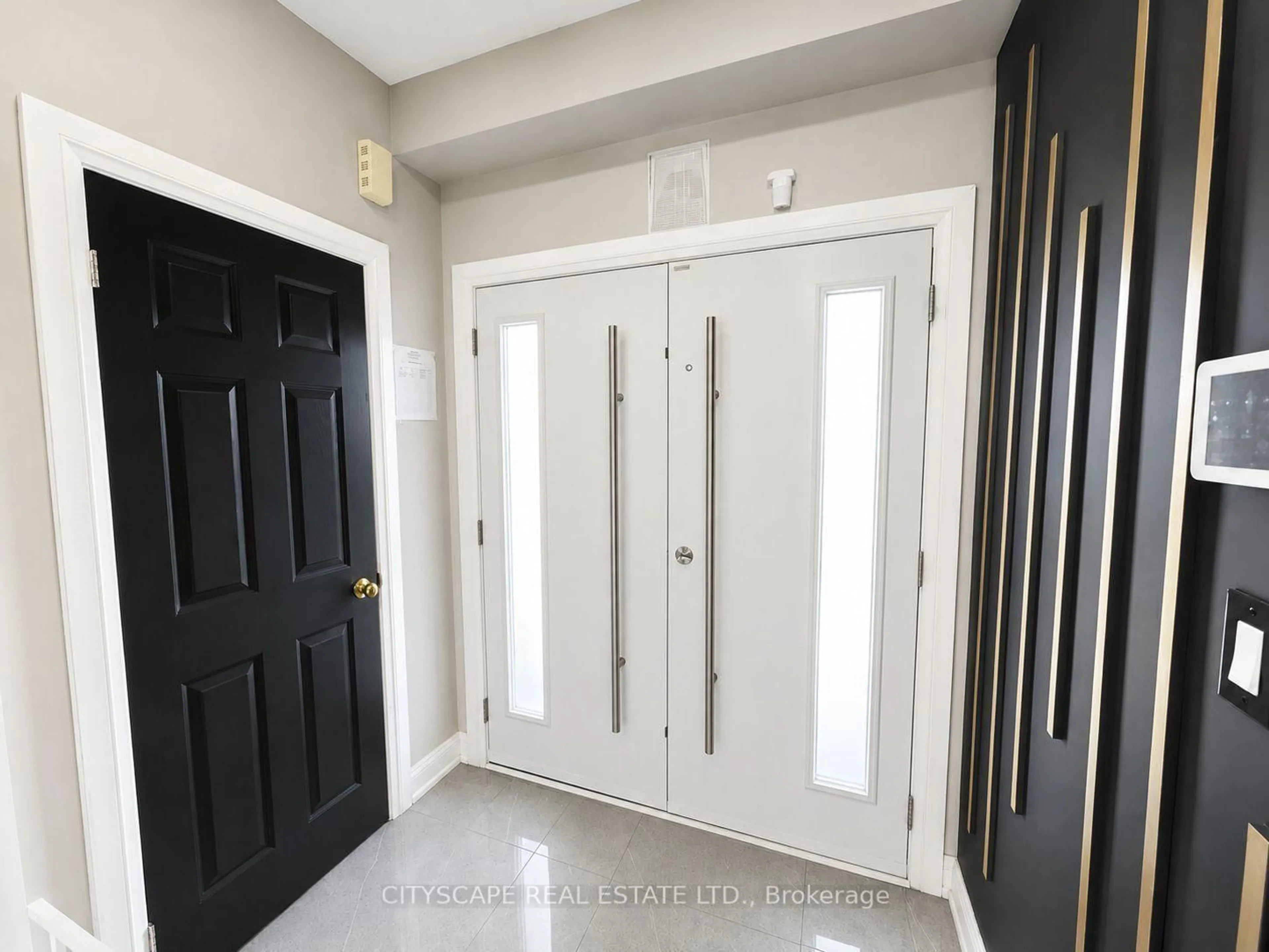 Indoor entryway for 6 Jenna Crt, Brampton Ontario L6R 3P5