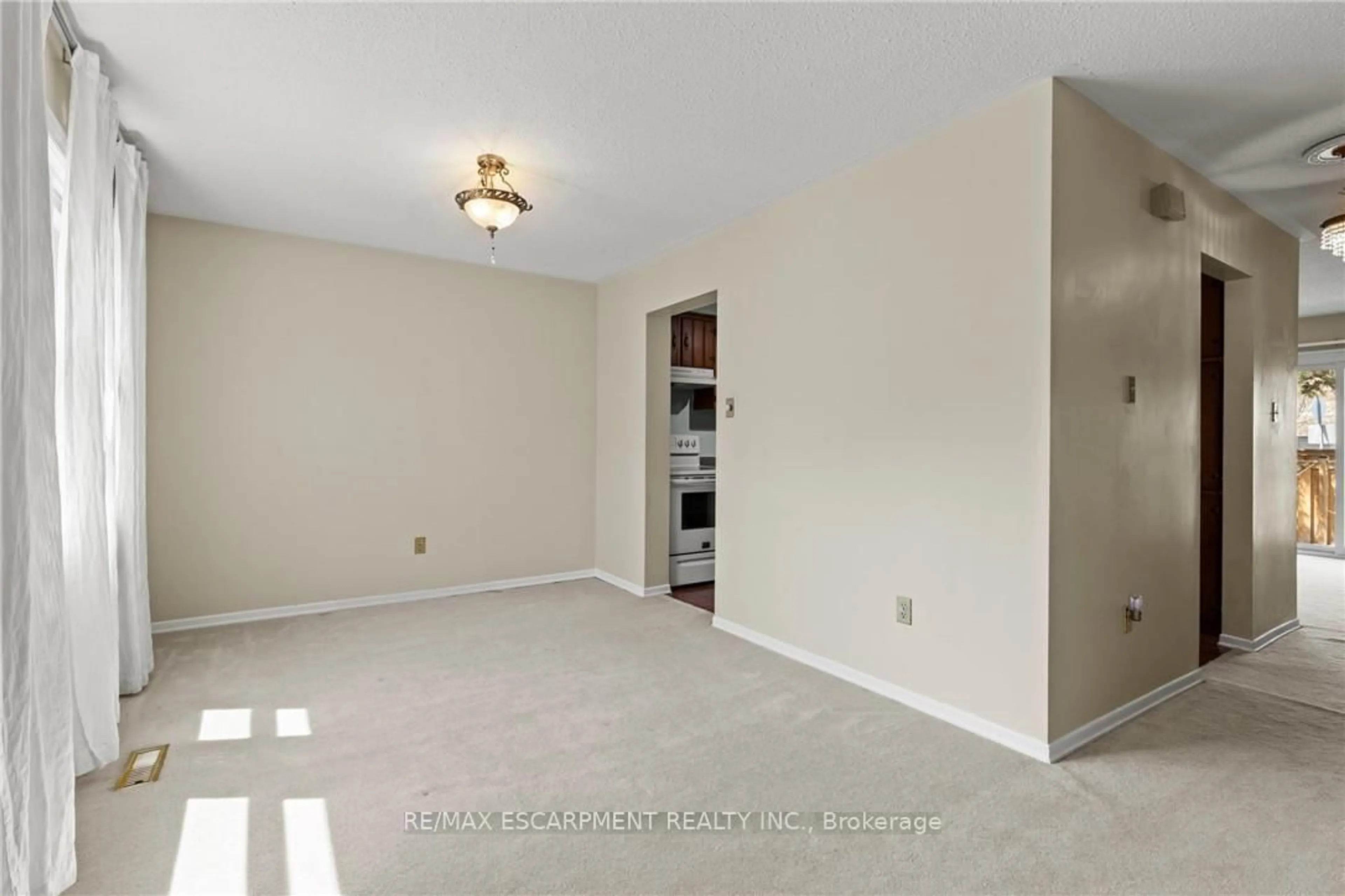 A pic of a room for 2825 Gananoque Dr #11, Mississauga Ontario L5N 1V6