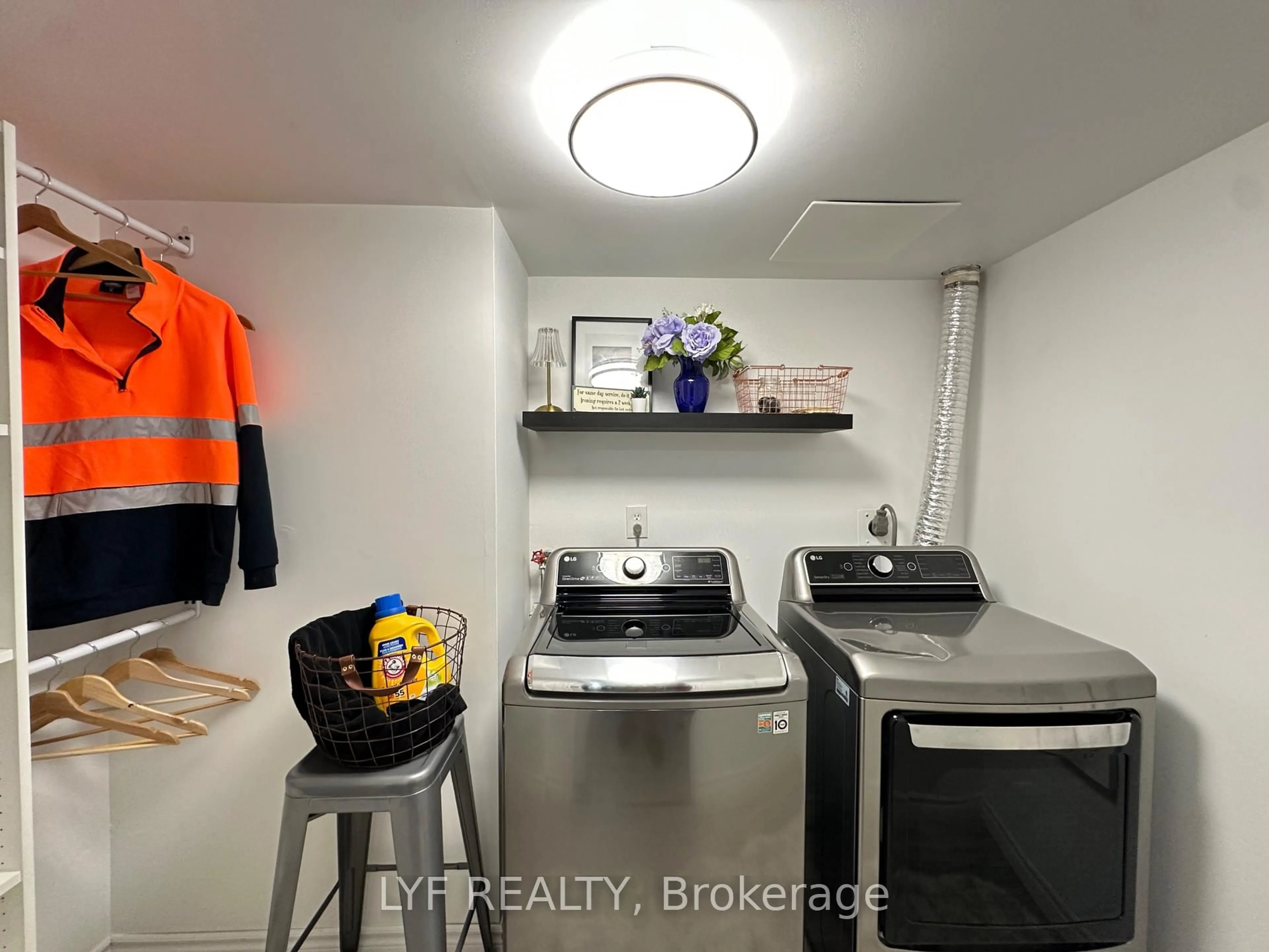 Laundry room for 81 MILLSIDE Dr #401, Milton Ontario L9T 3X4