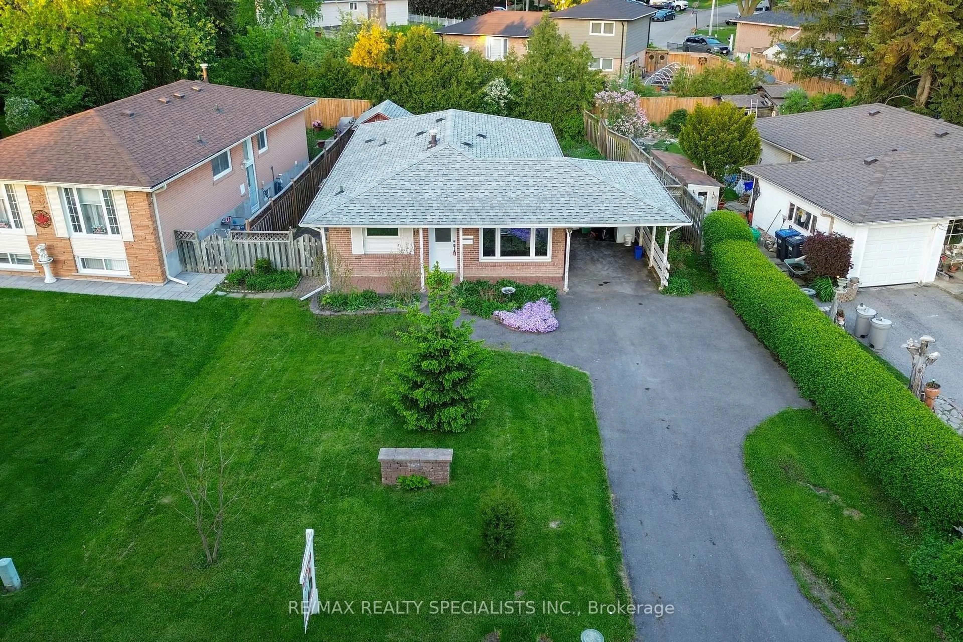 A pic from outside/outdoor area/front of a property/back of a property/a pic from drone, street for 159 Bartley Bull Pkwy, Brampton Ontario L6W 2K1