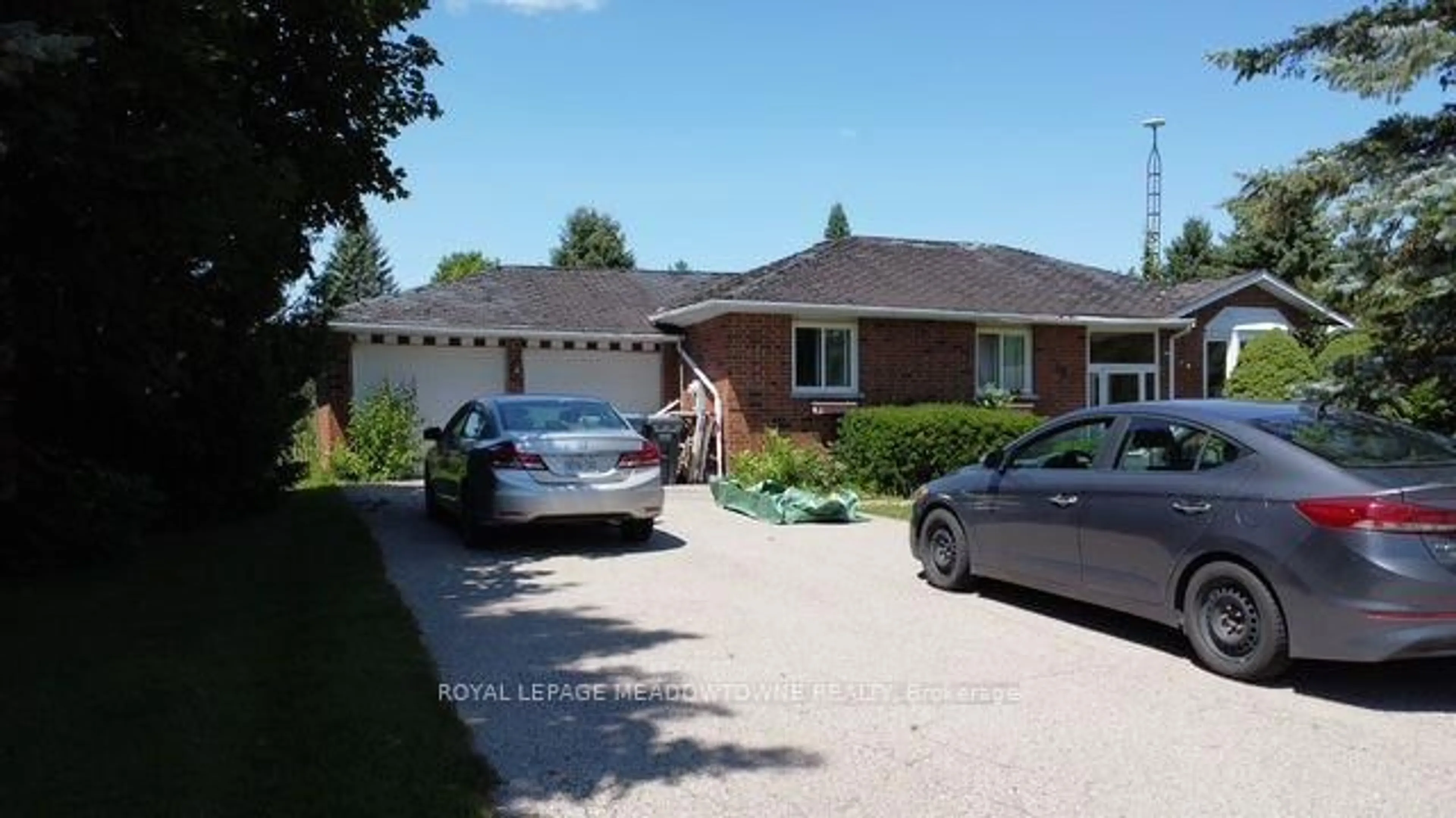 A pic from outside/outdoor area/front of a property/back of a property/a pic from drone, street for 26 Davis Dr, Caledon Ontario L7K 0C6