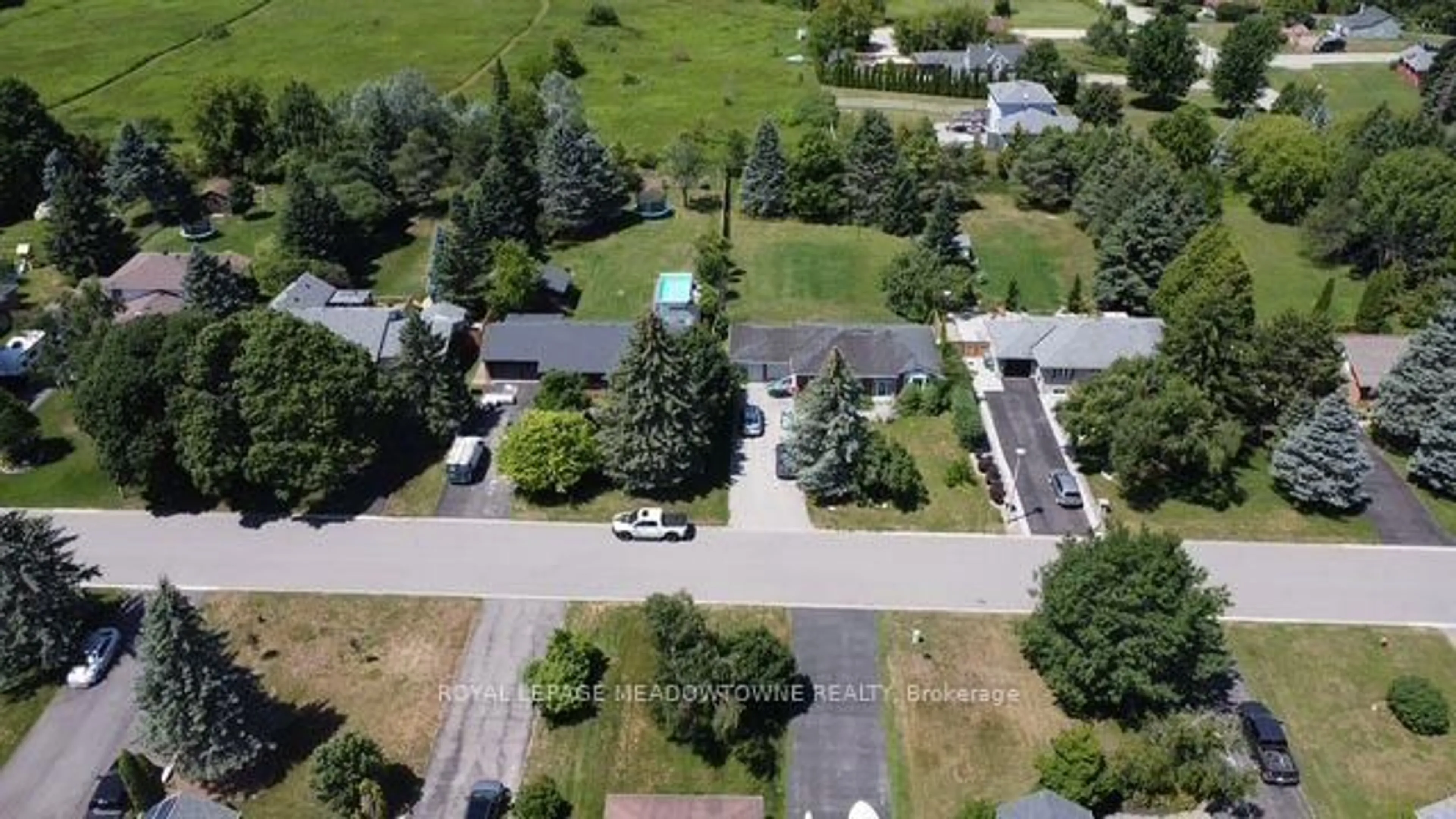 A pic from outside/outdoor area/front of a property/back of a property/a pic from drone, unknown for 26 Davis Dr, Caledon Ontario L7K 0C6