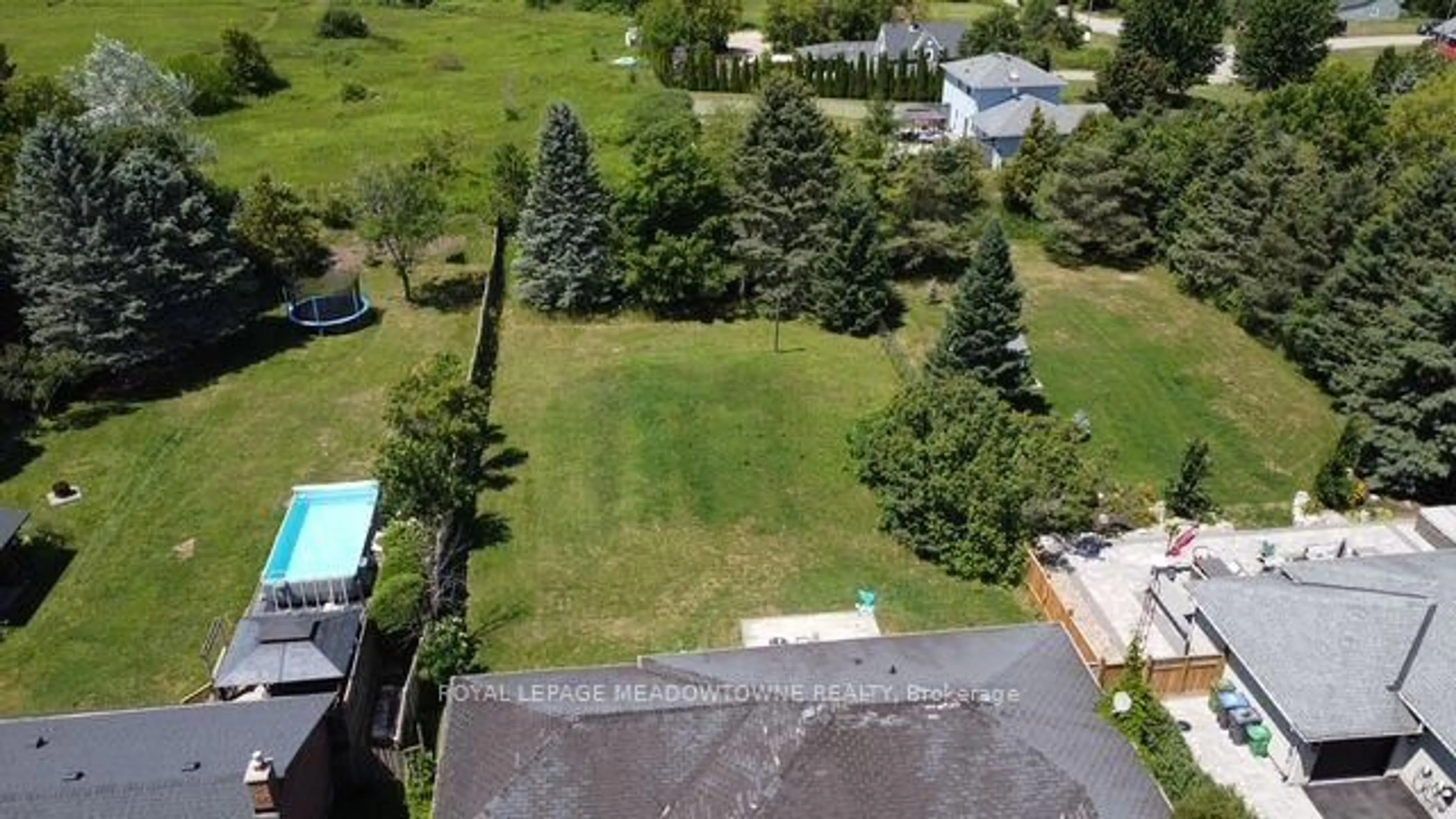 A pic from outside/outdoor area/front of a property/back of a property/a pic from drone, unknown for 26 Davis Dr, Caledon Ontario L7K 0C6