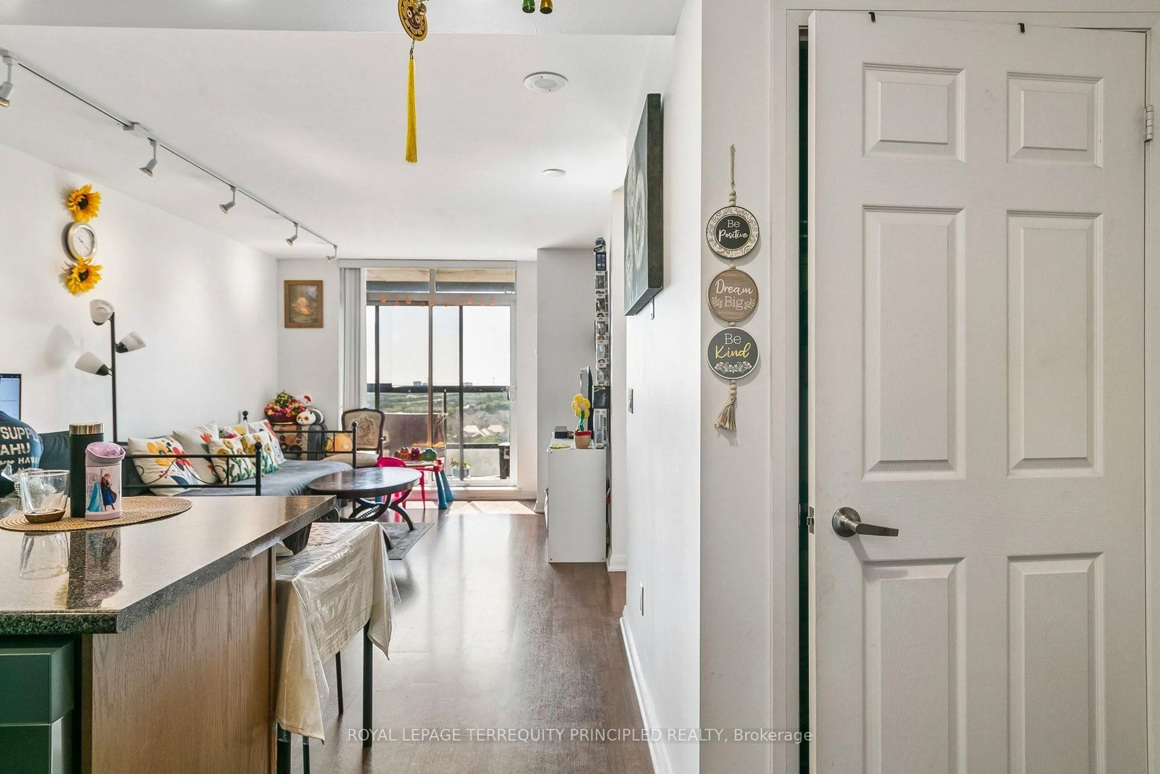 Open concept kitchen, unknown for 220 Forum Dr #1003, Mississauga Ontario L4Z 4K1