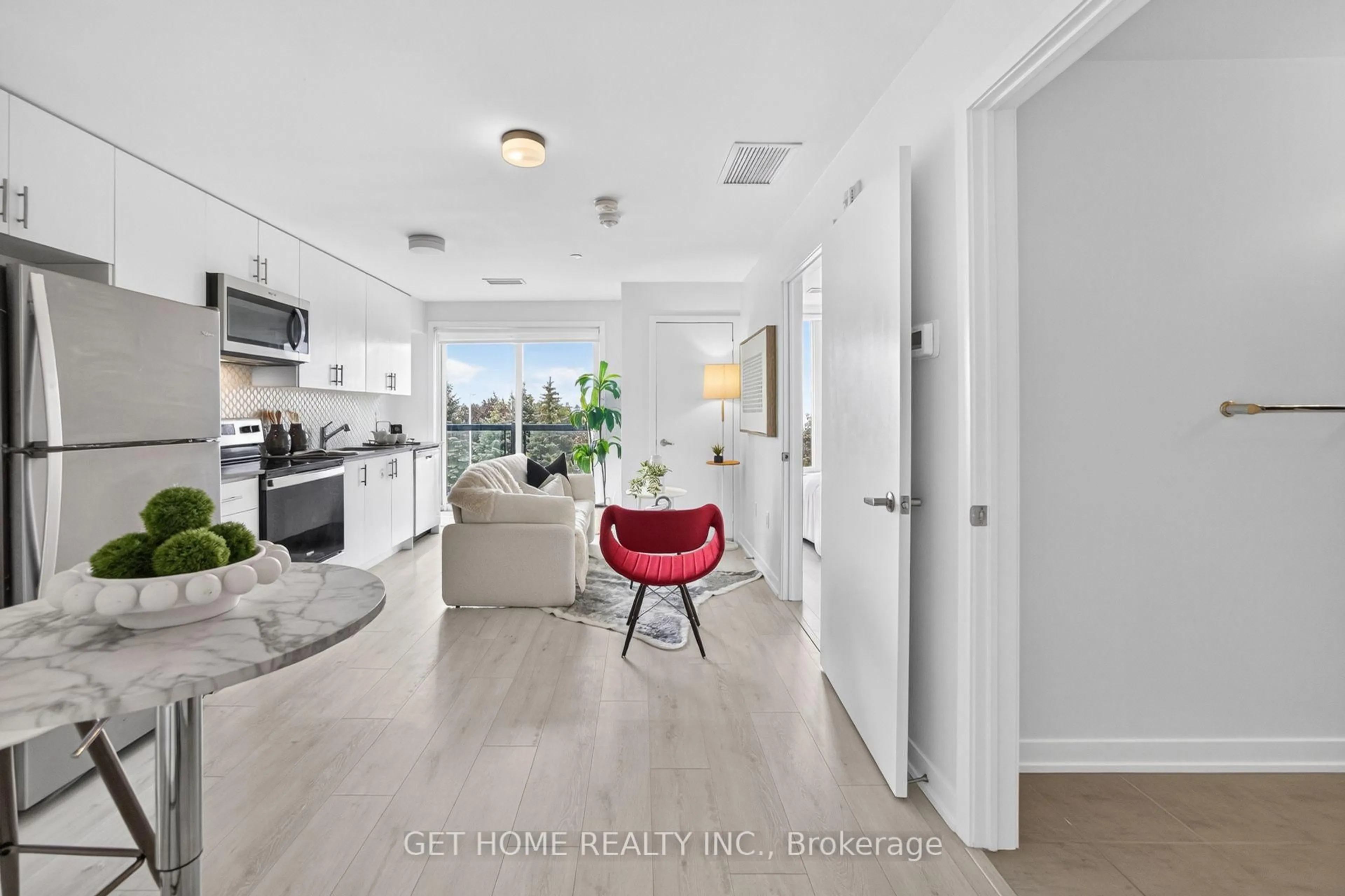 Open concept kitchen, unknown for 3401 Ridgeway Dr #321, Mississauga Ontario L5L 0B9