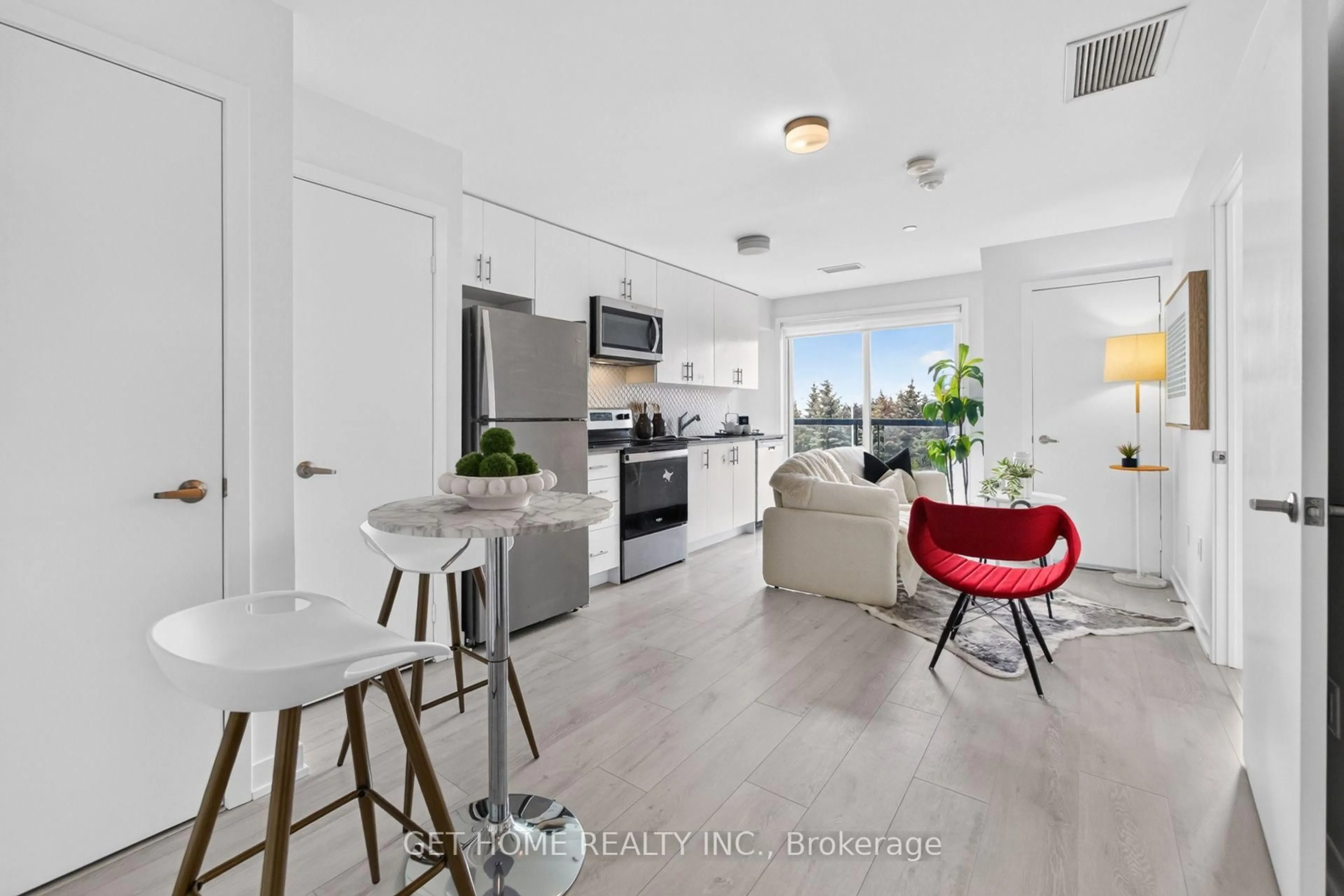 Open concept kitchen, unknown for 3401 Ridgeway Dr #321, Mississauga Ontario L5L 0B9