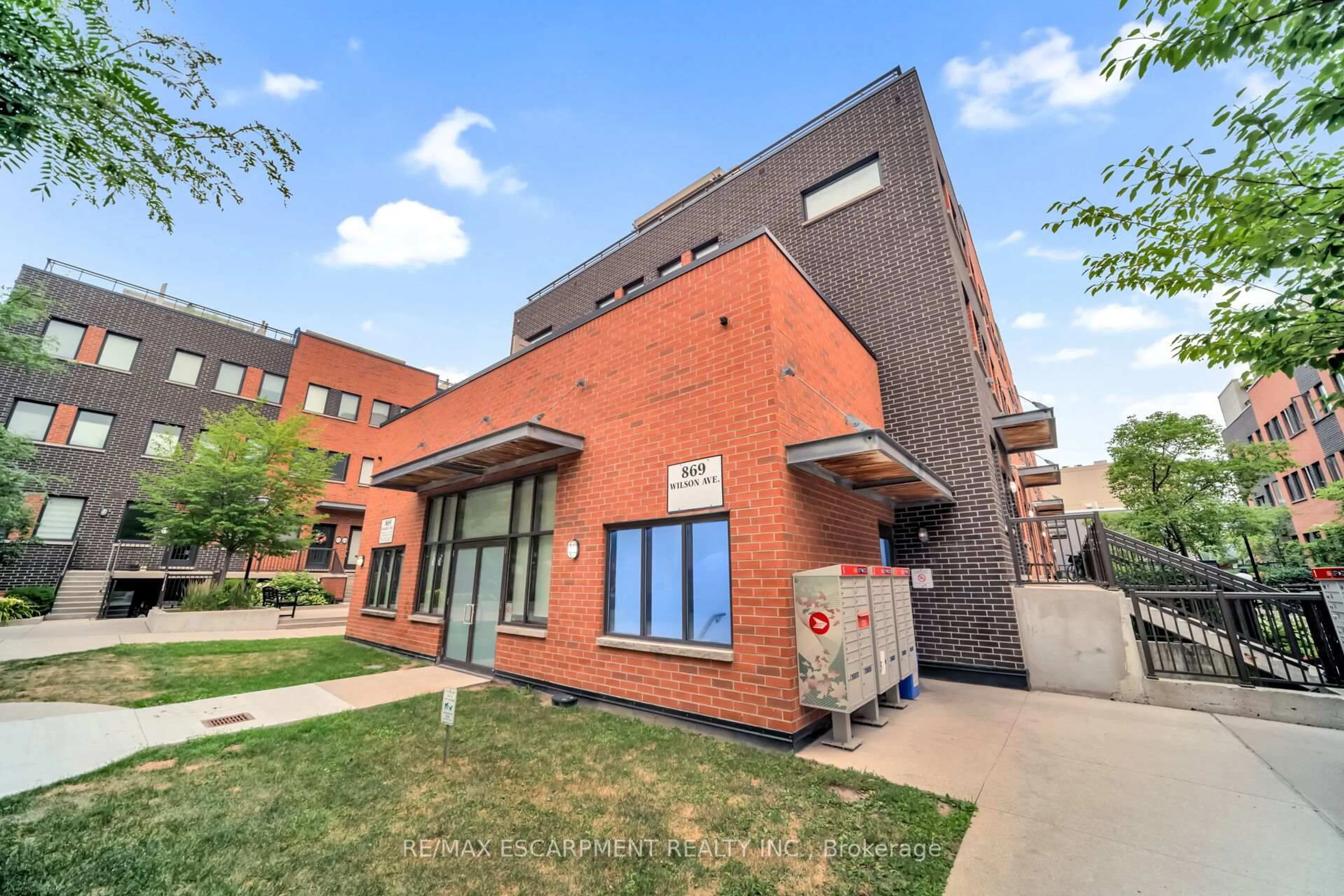 Home with brick exterior material, building for 869 Wilson Ave #29, Toronto Ontario M3K 0A4