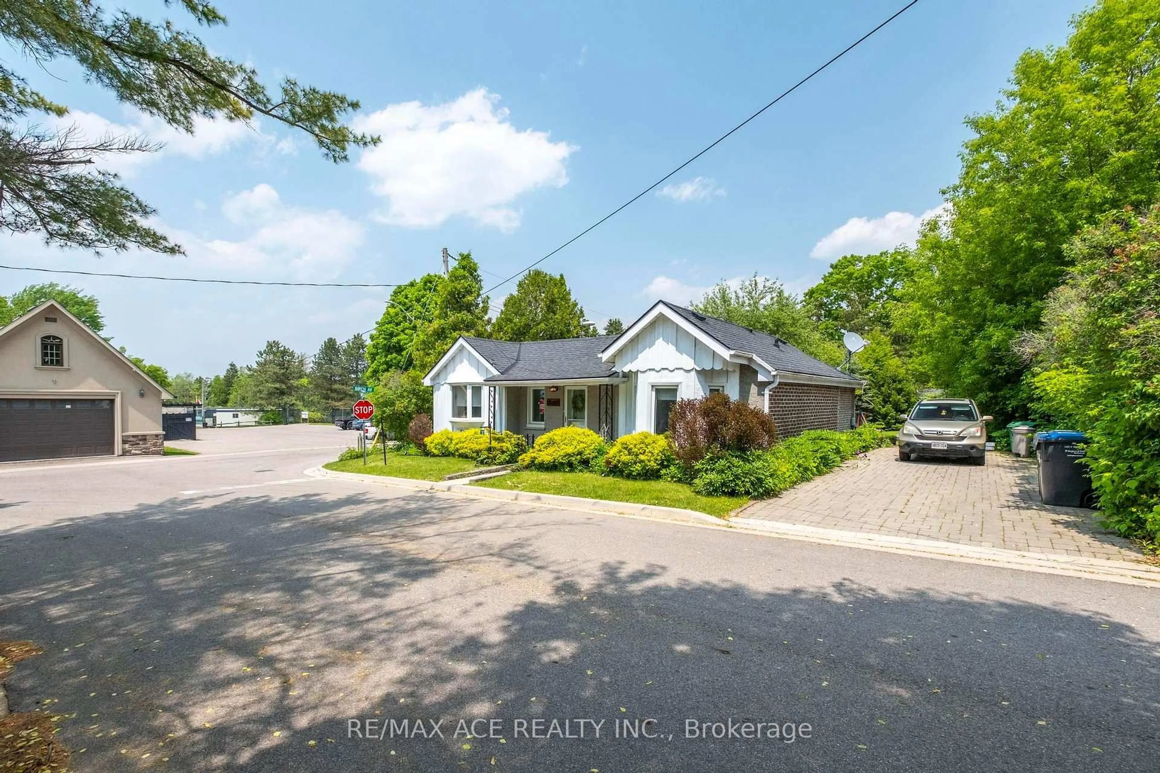 A pic from outside/outdoor area/front of a property/back of a property/a pic from drone, street for 11 Maple Lane, Caledon Ontario L7E 0L3