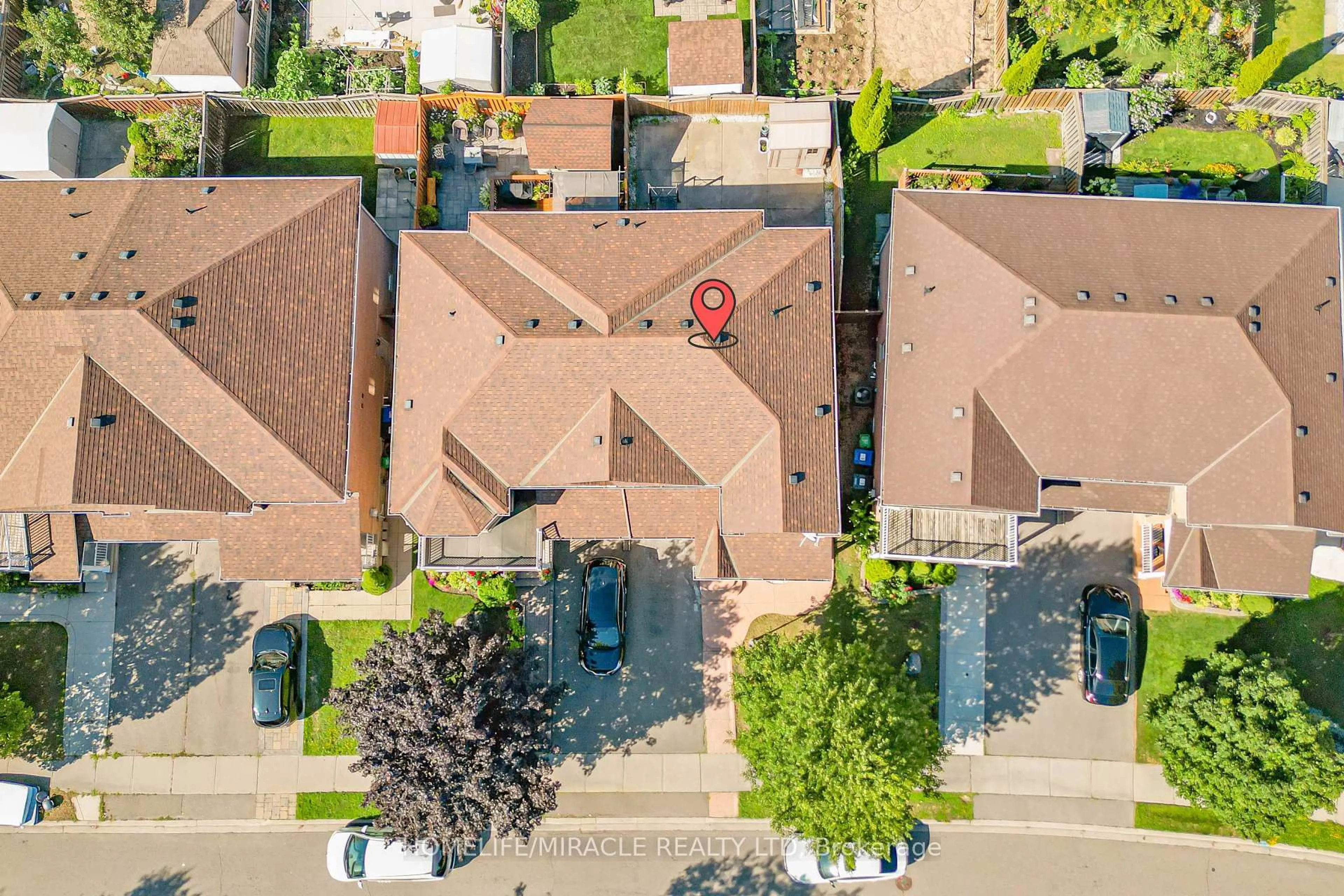 A pic from outside/outdoor area/front of a property/back of a property/a pic from drone, street for 21 Topiary Lane, Brampton Ontario L7A 2K6