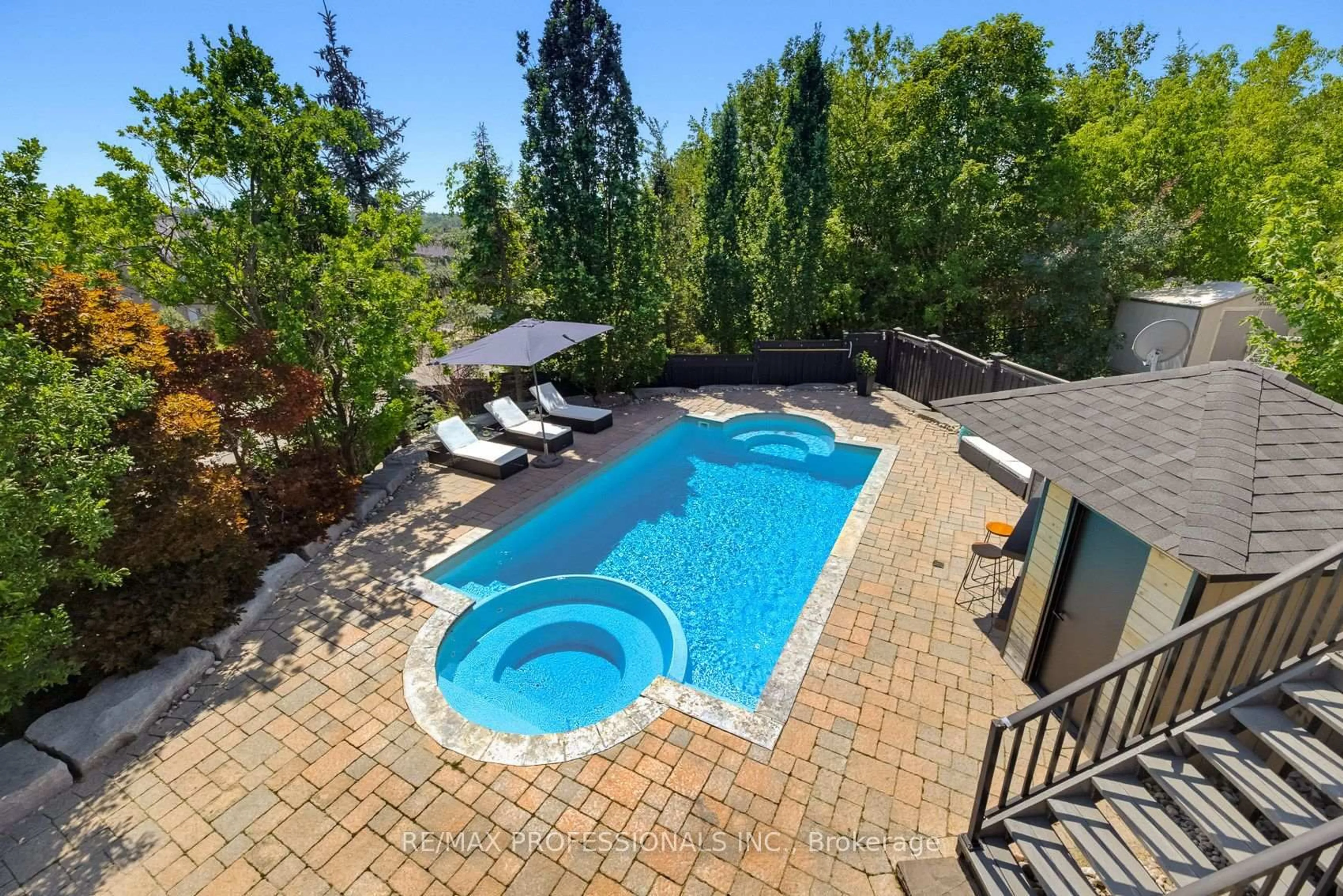 Pool for 80 Silvervalley Dr, Caledon Ontario L7E 2Z1