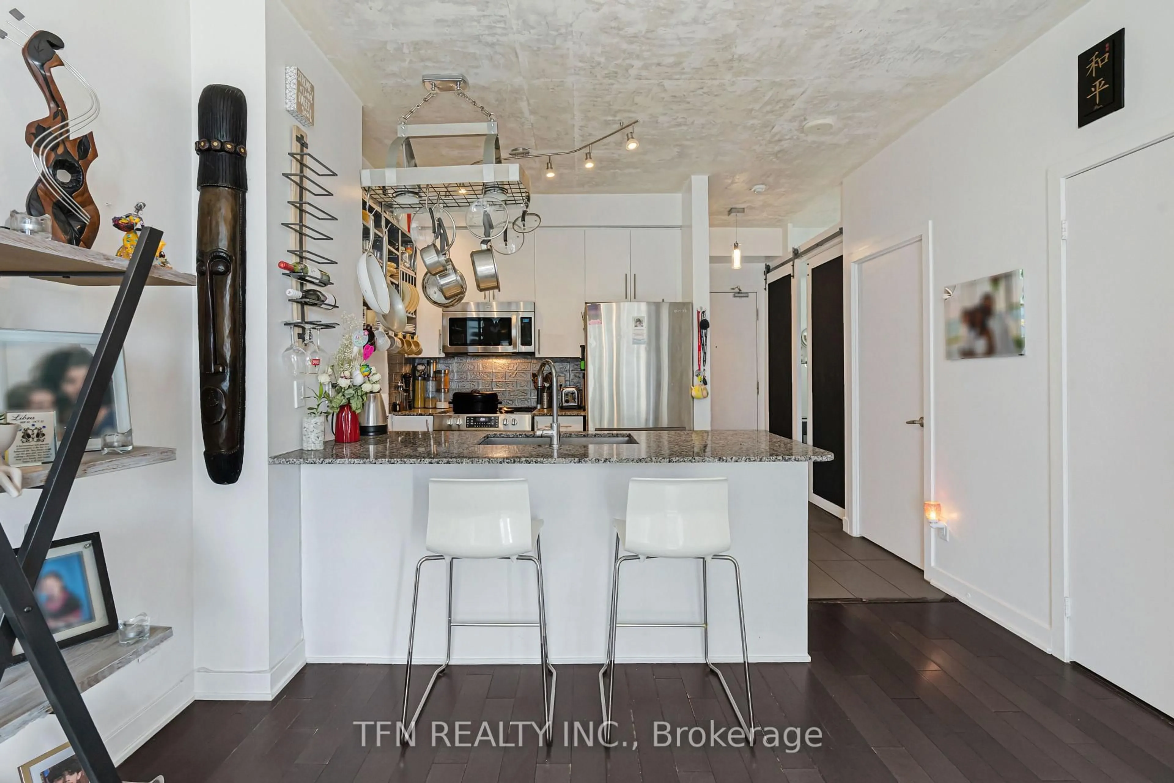 Open concept kitchen, ceramic/tile floor for 4099 Brickstone Mews #2305, Mississauga Ontario L5B 0G2