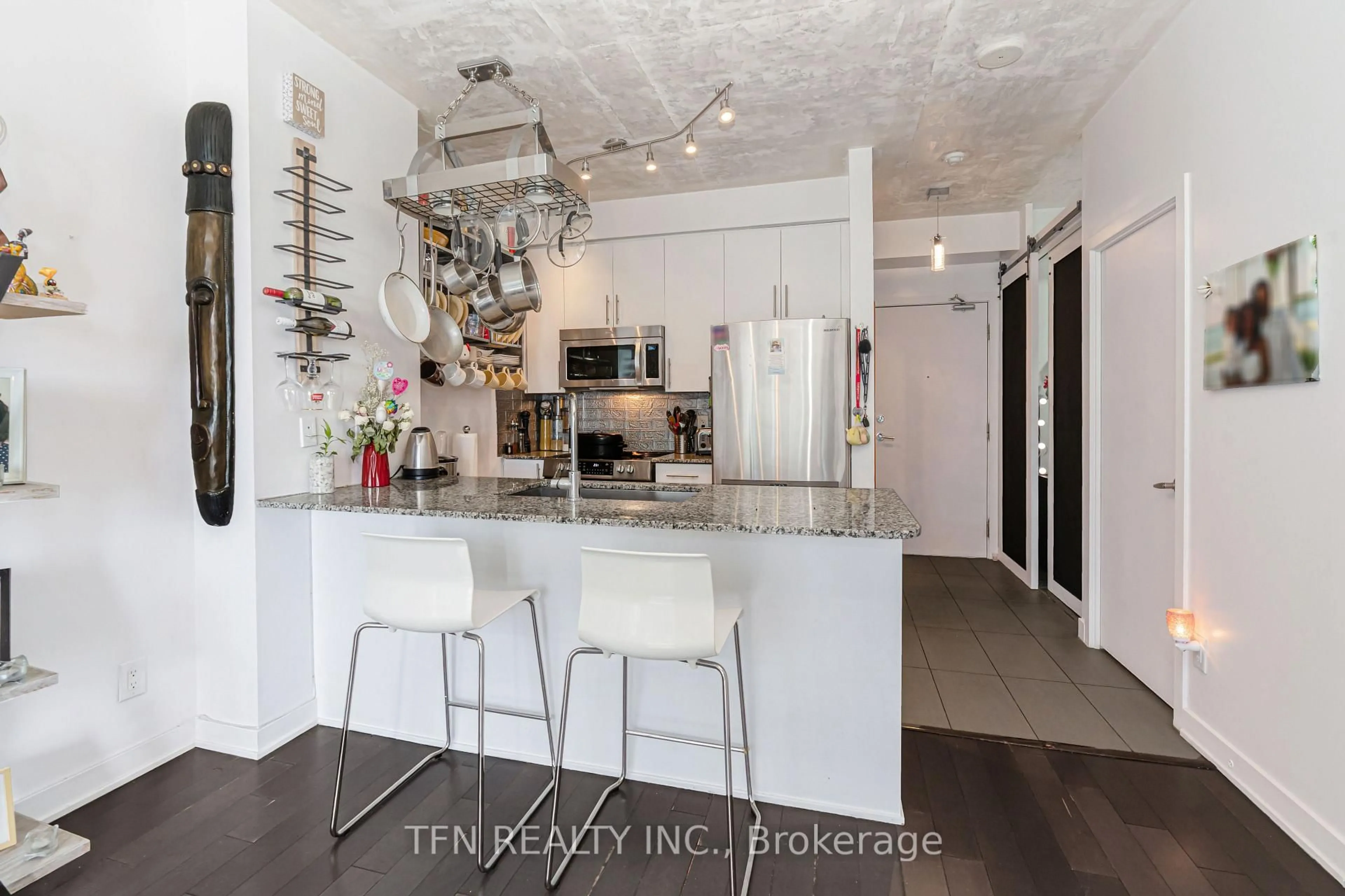 Contemporary kitchen, unknown for 4099 Brickstone Mews #2305, Mississauga Ontario L5B 0G2