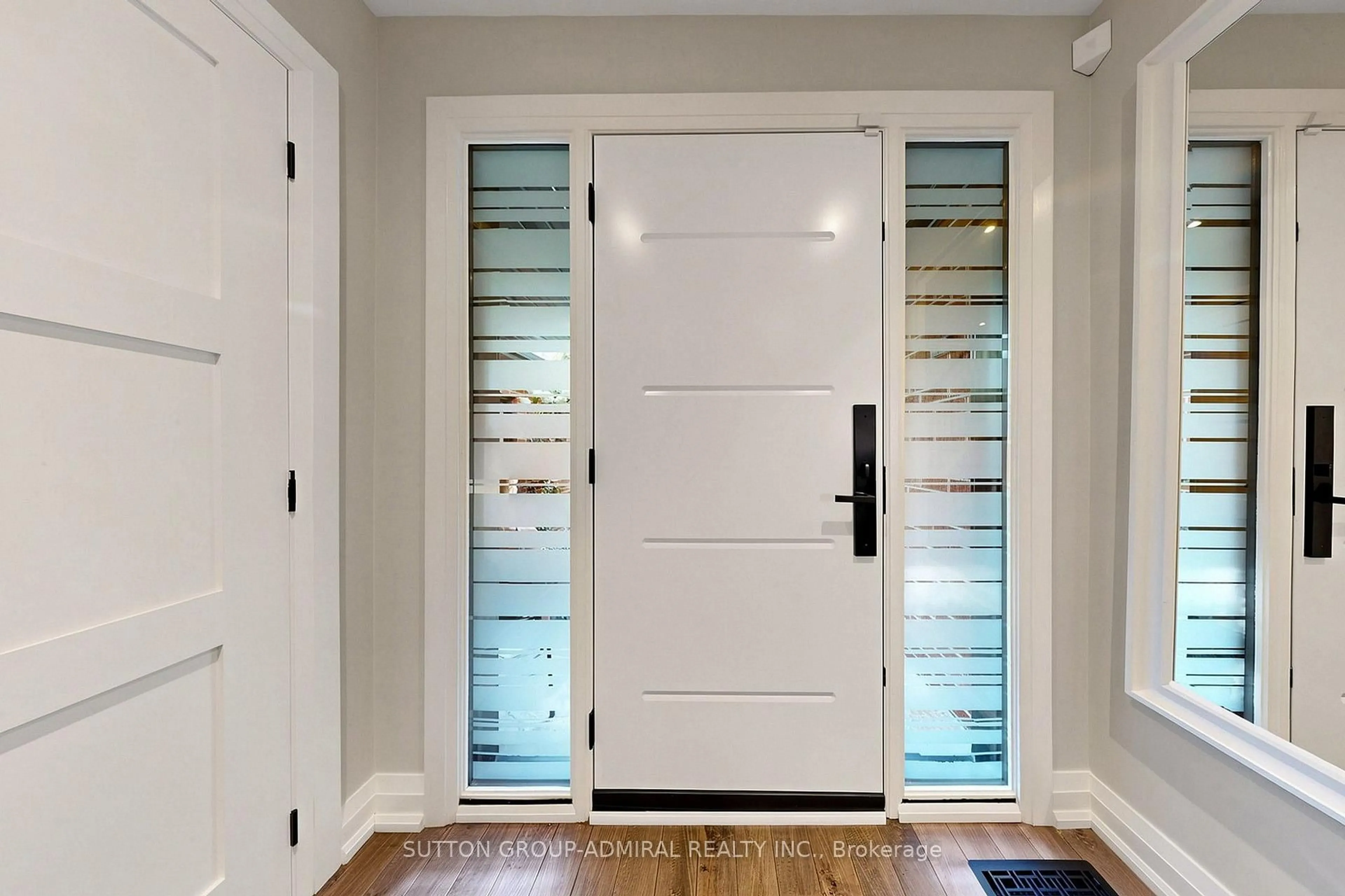 Indoor entryway for 217 The Kingsway, Toronto Ontario M9A 5A3