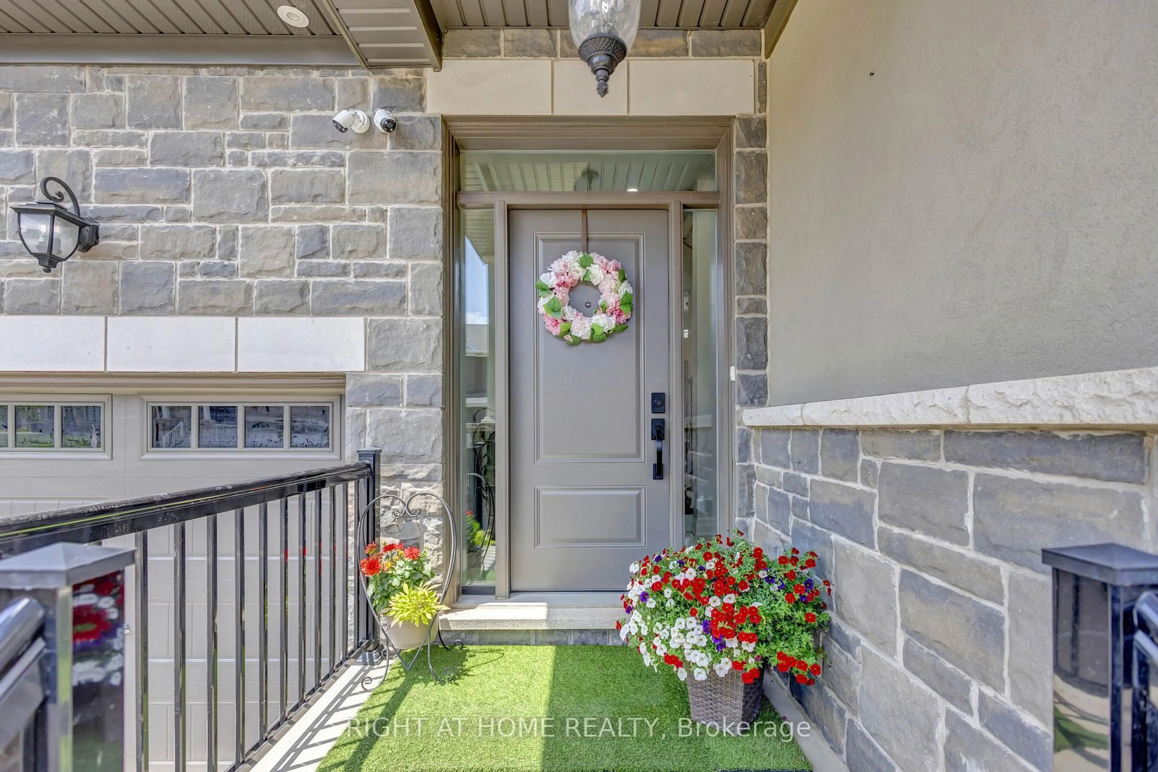 Indoor entryway for 866 Magnolia Terr, Milton Ontario L9E 1R2
