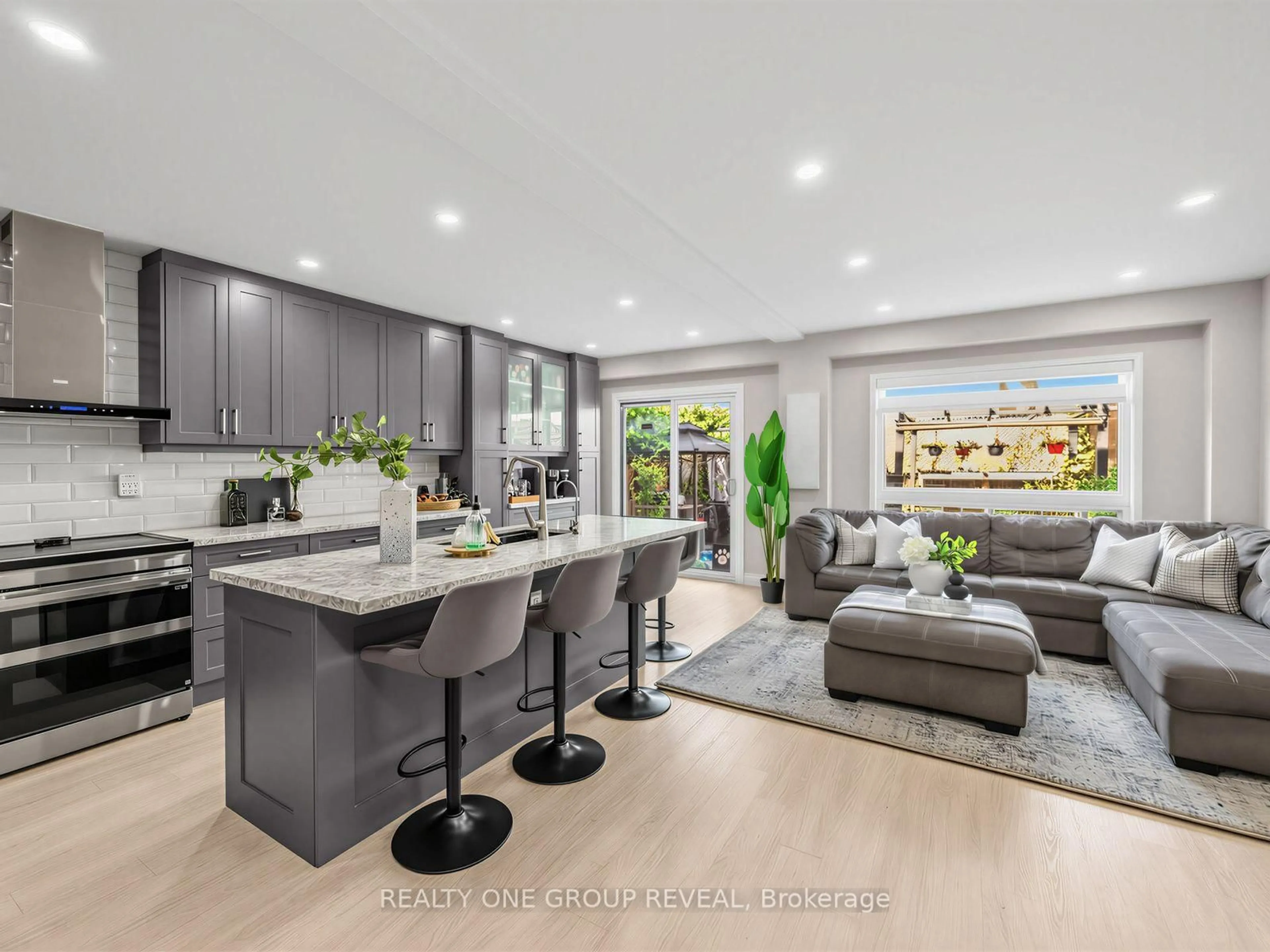 Open concept kitchen, unknown for 6122 Coxswain Cres, Mississauga Ontario L5V 2Z8