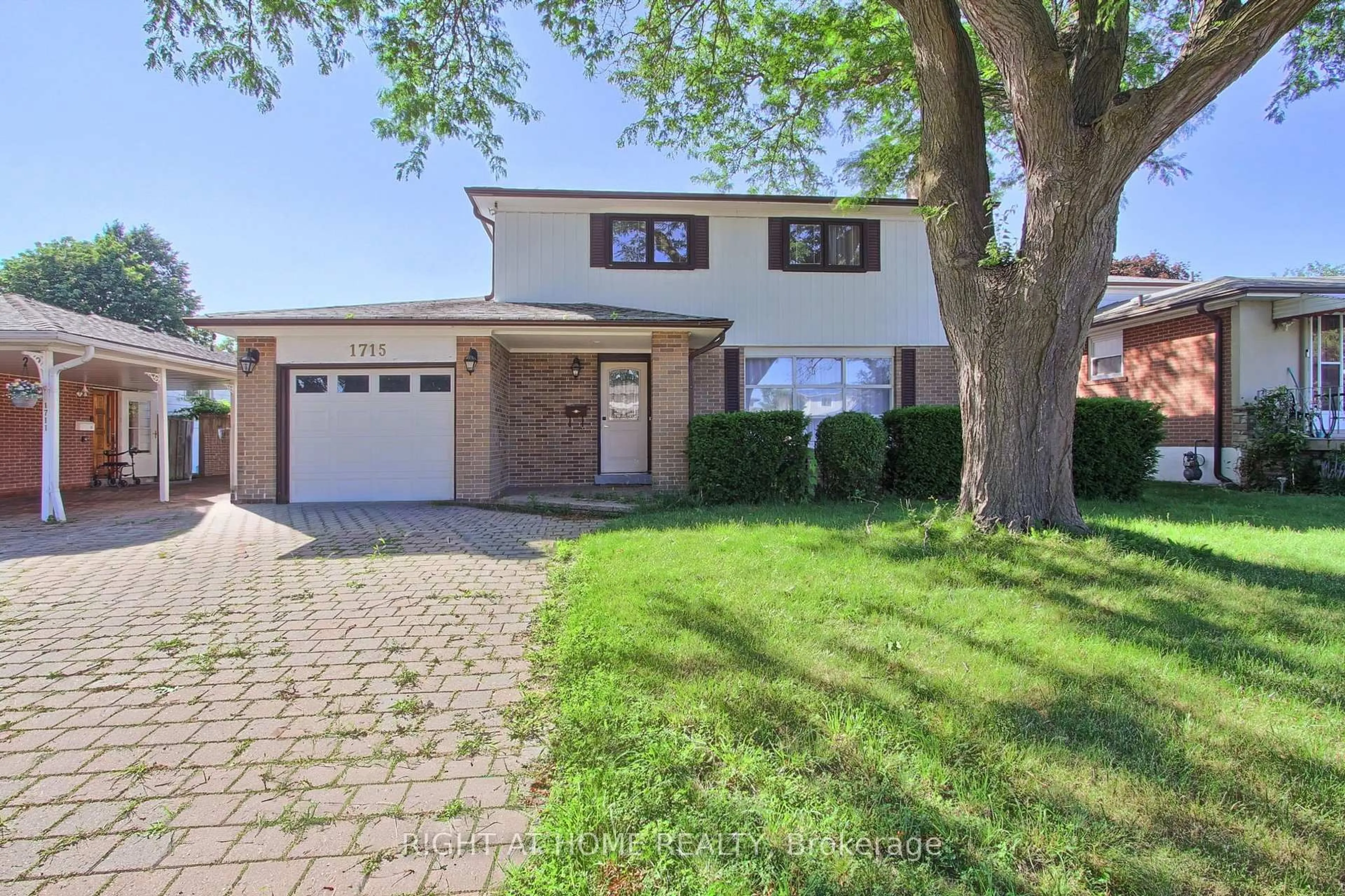 Home with brick exterior material, street for 1715 Oberon Cres, Mississauga Ontario L4X 2K7