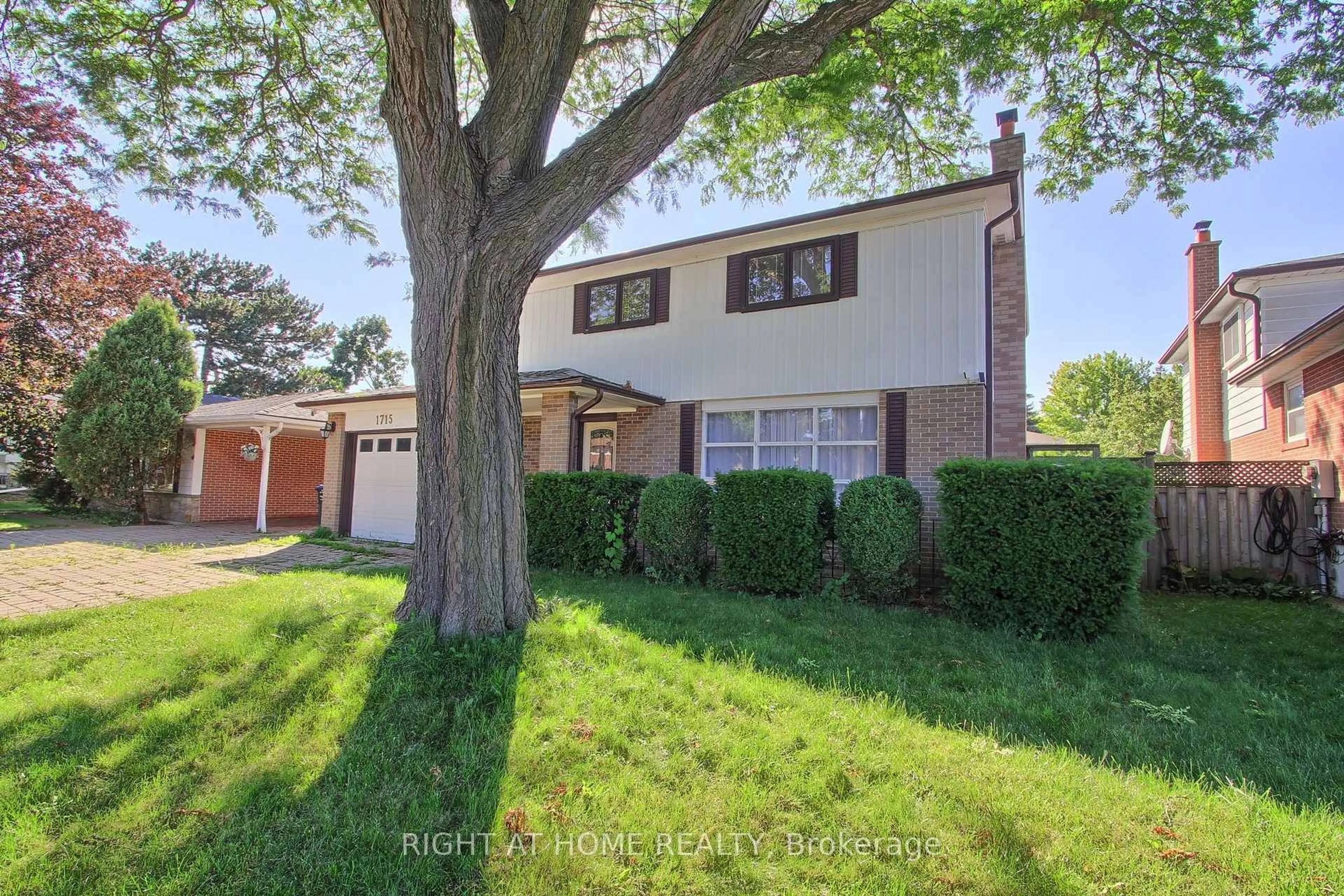 Home with brick exterior material, street for 1715 Oberon Cres, Mississauga Ontario L4X 2K7