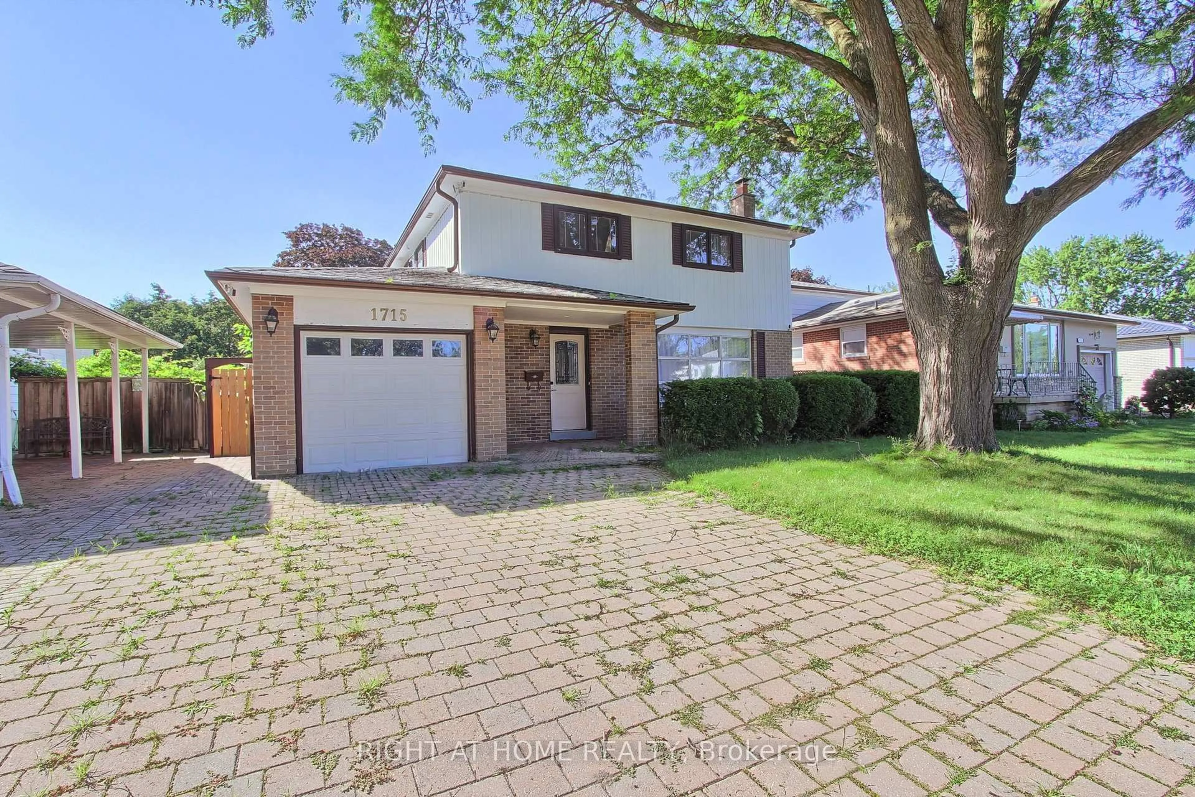 Home with brick exterior material, street for 1715 Oberon Cres, Mississauga Ontario L4X 2K7
