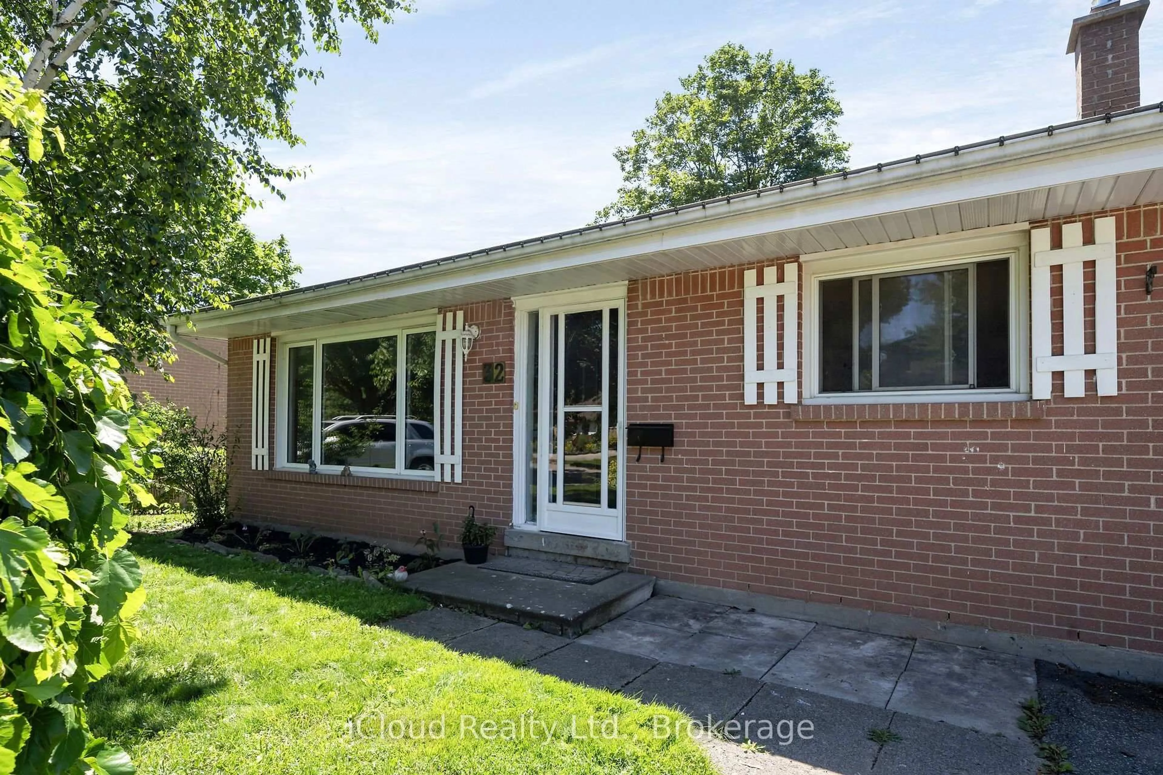 Home with brick exterior material, street for 32 Mowbray Pl, Halton Hills Ontario L7J 2J8