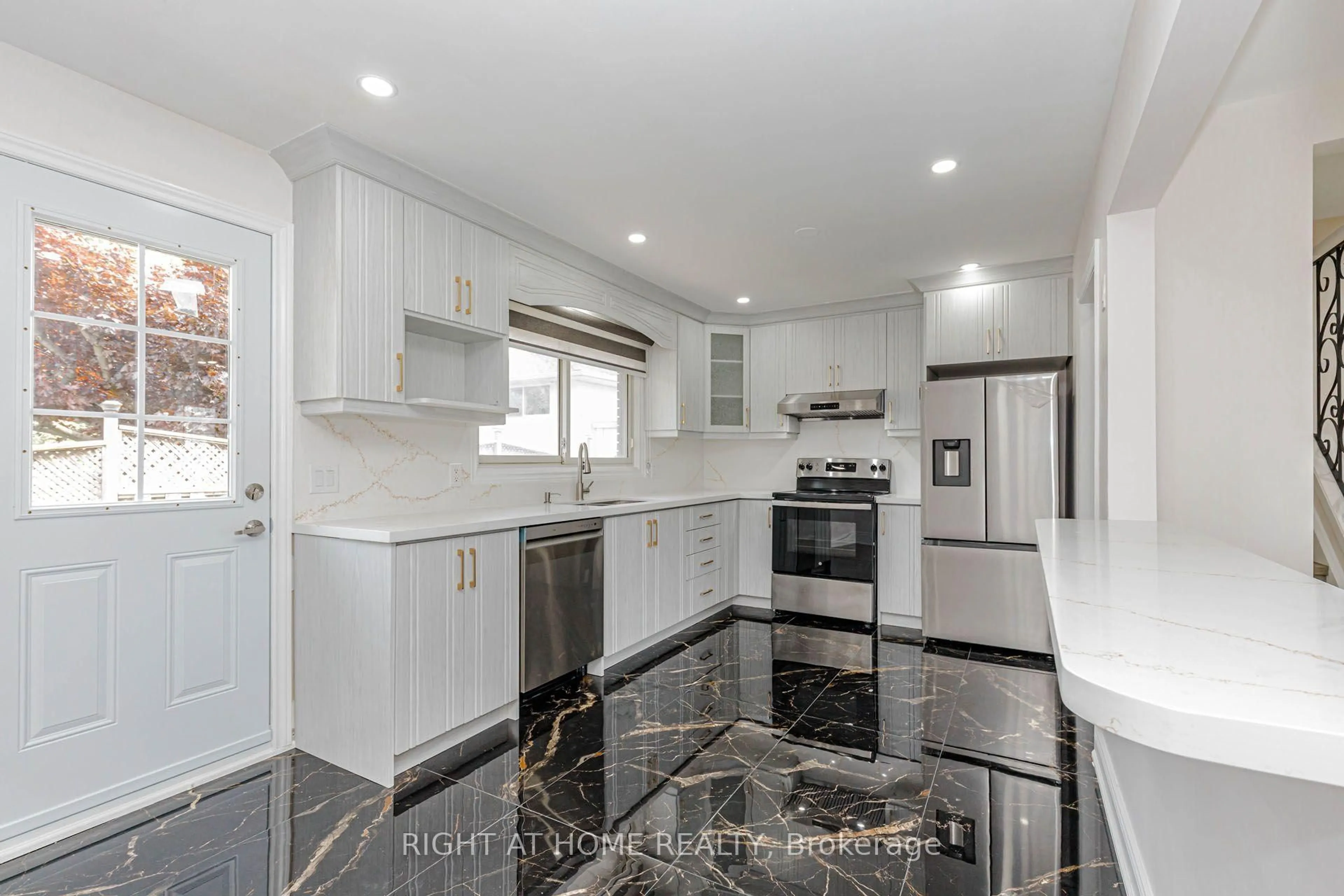 Open concept kitchen, ceramic/tile floor for 5154 New St, Burlington Ontario L7L 1V4