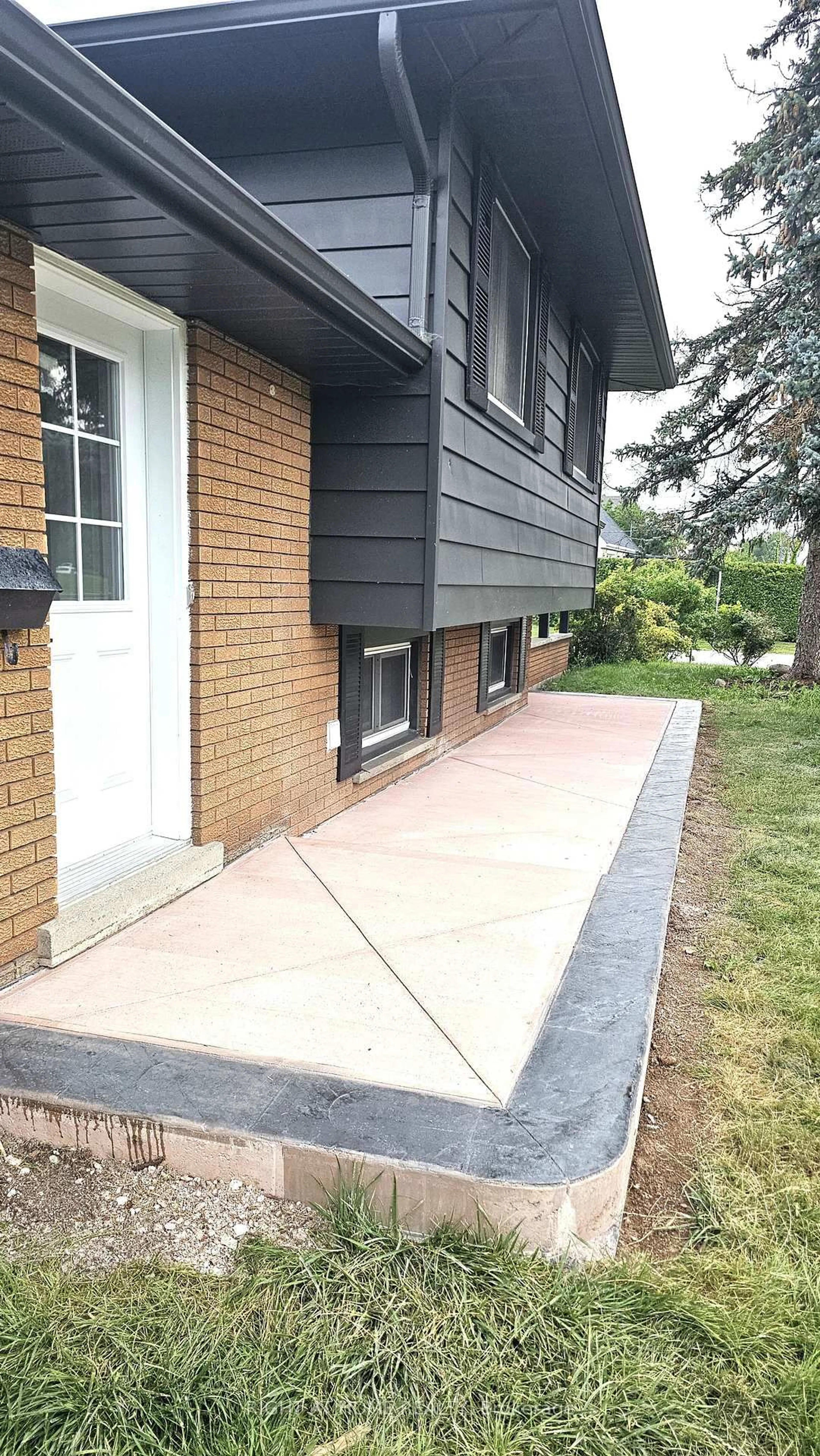 Unknown for 5154 New St, Burlington Ontario L7L 1V4