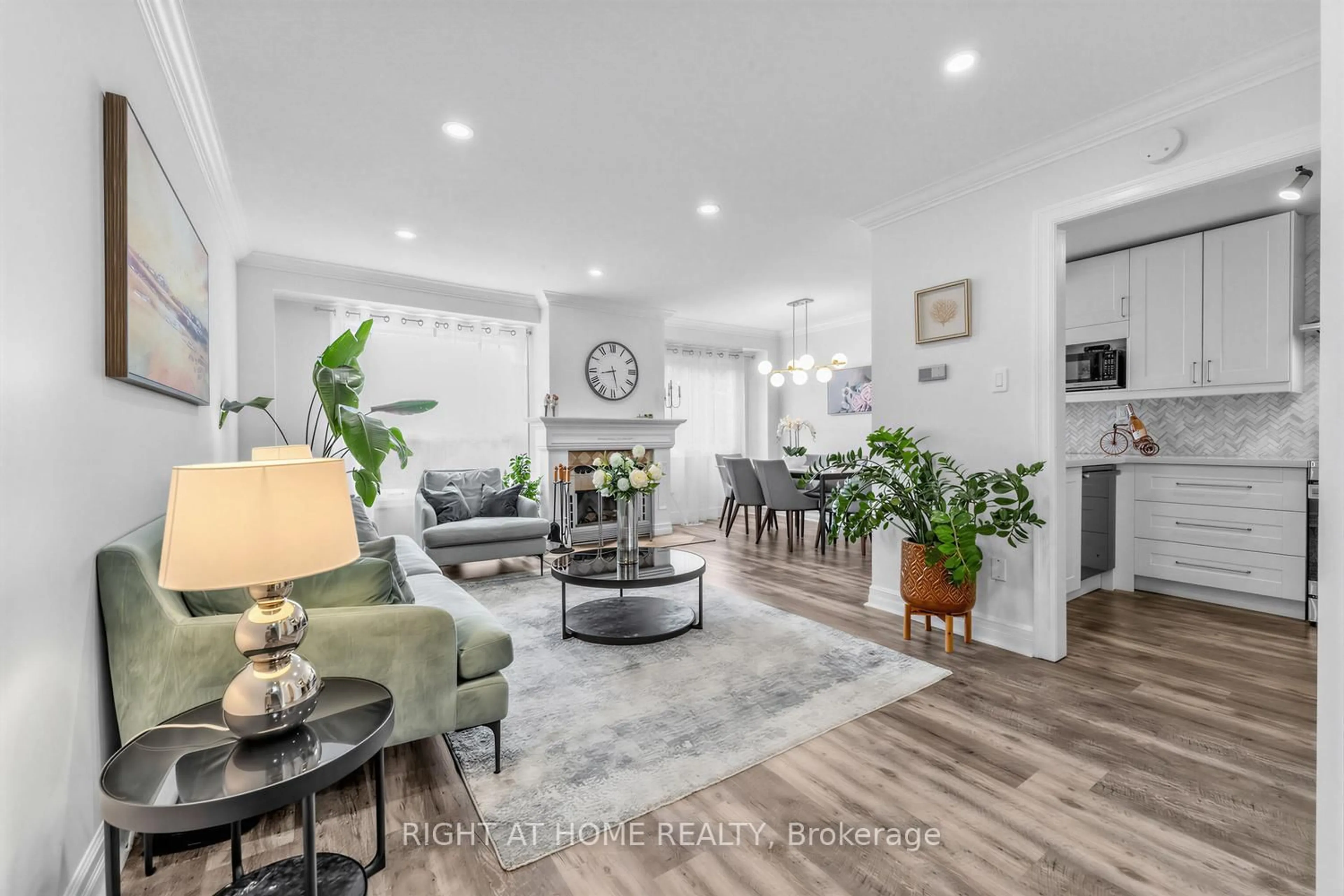 Living room with furniture, unknown for 2065 Amherst Heights Crt #21, Burlington Ontario L7P 4R8