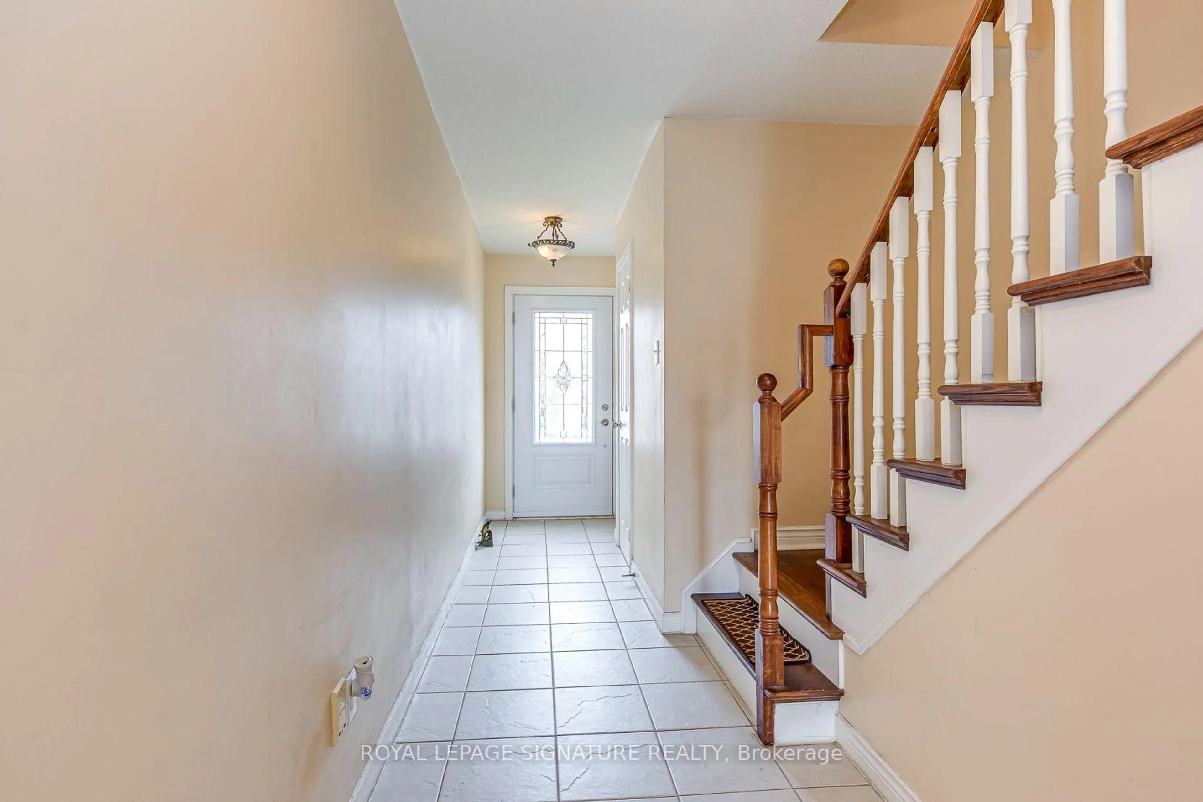 Indoor entryway for 6 Wood Circ, Caledon Ontario L7E 1R4