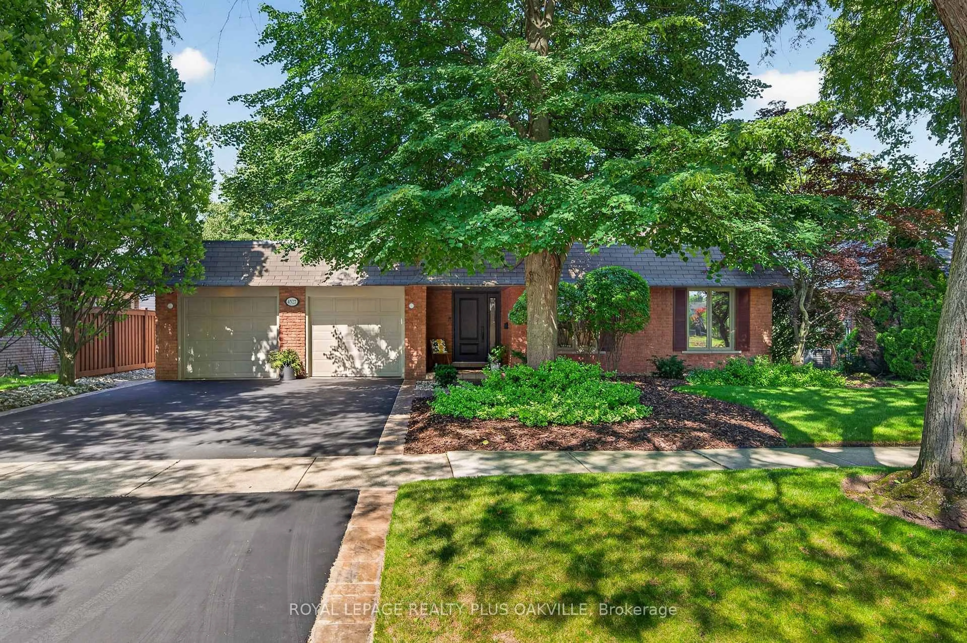 Home with brick exterior material, street for 4527 Concord Pl, Burlington Ontario L7L 1J5