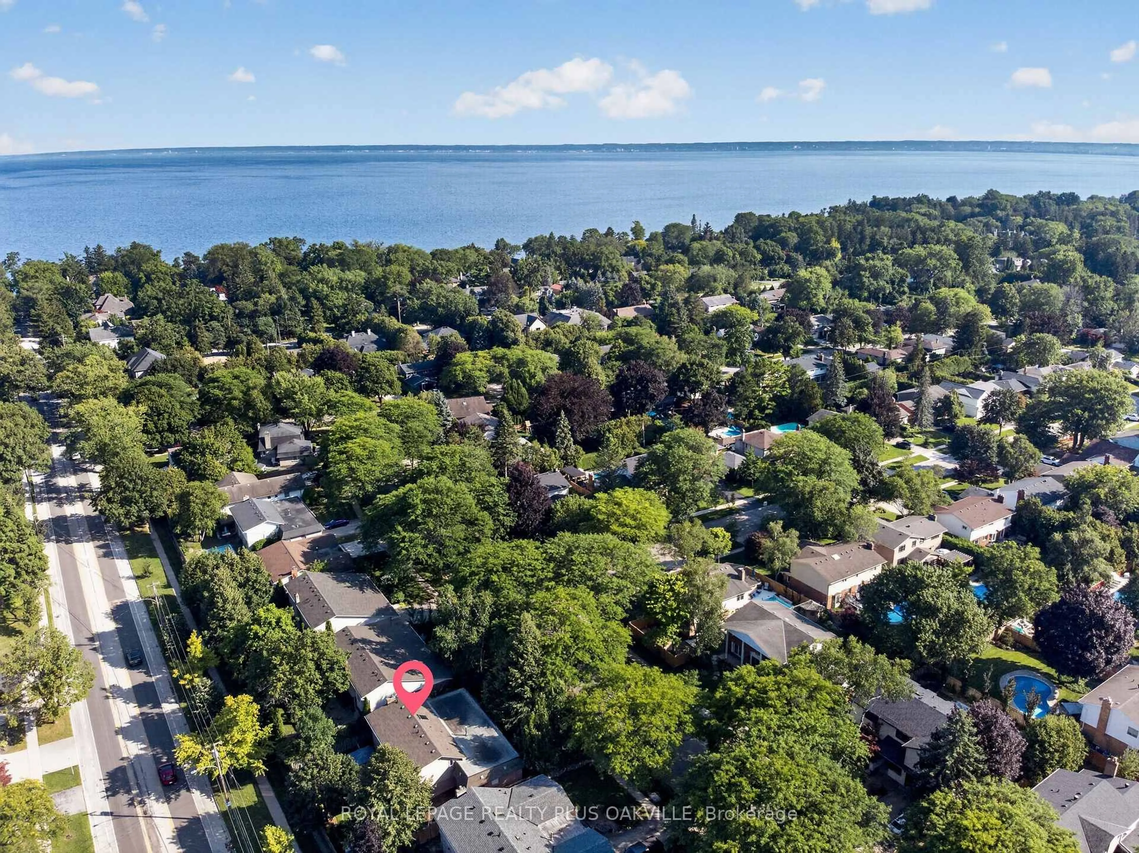 A pic from outside/outdoor area/front of a property/back of a property/a pic from drone, water/lake/river/ocean view for 4527 Concord Pl, Burlington Ontario L7L 1J5