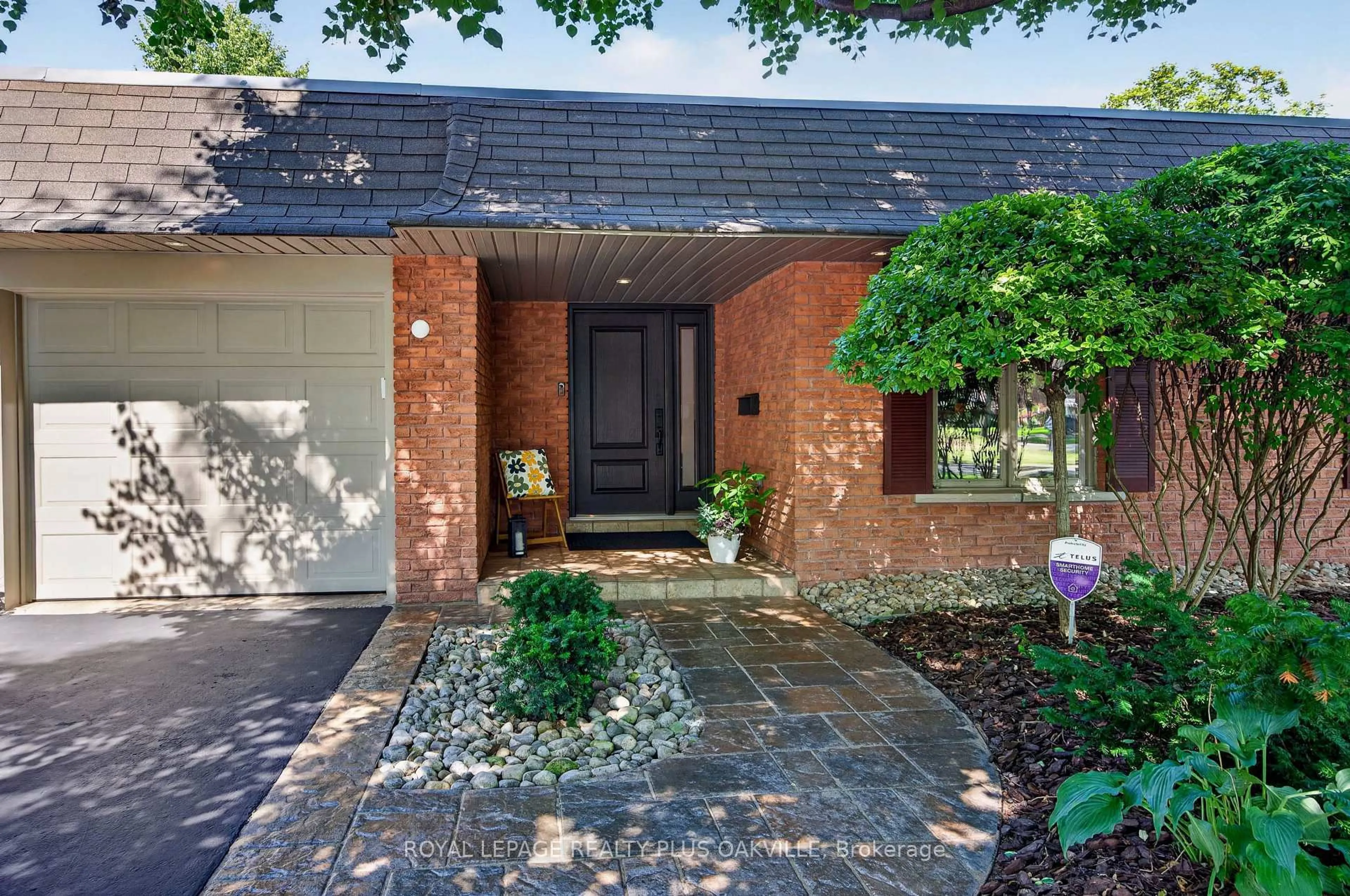 Home with brick exterior material, street for 4527 Concord Pl, Burlington Ontario L7L 1J5
